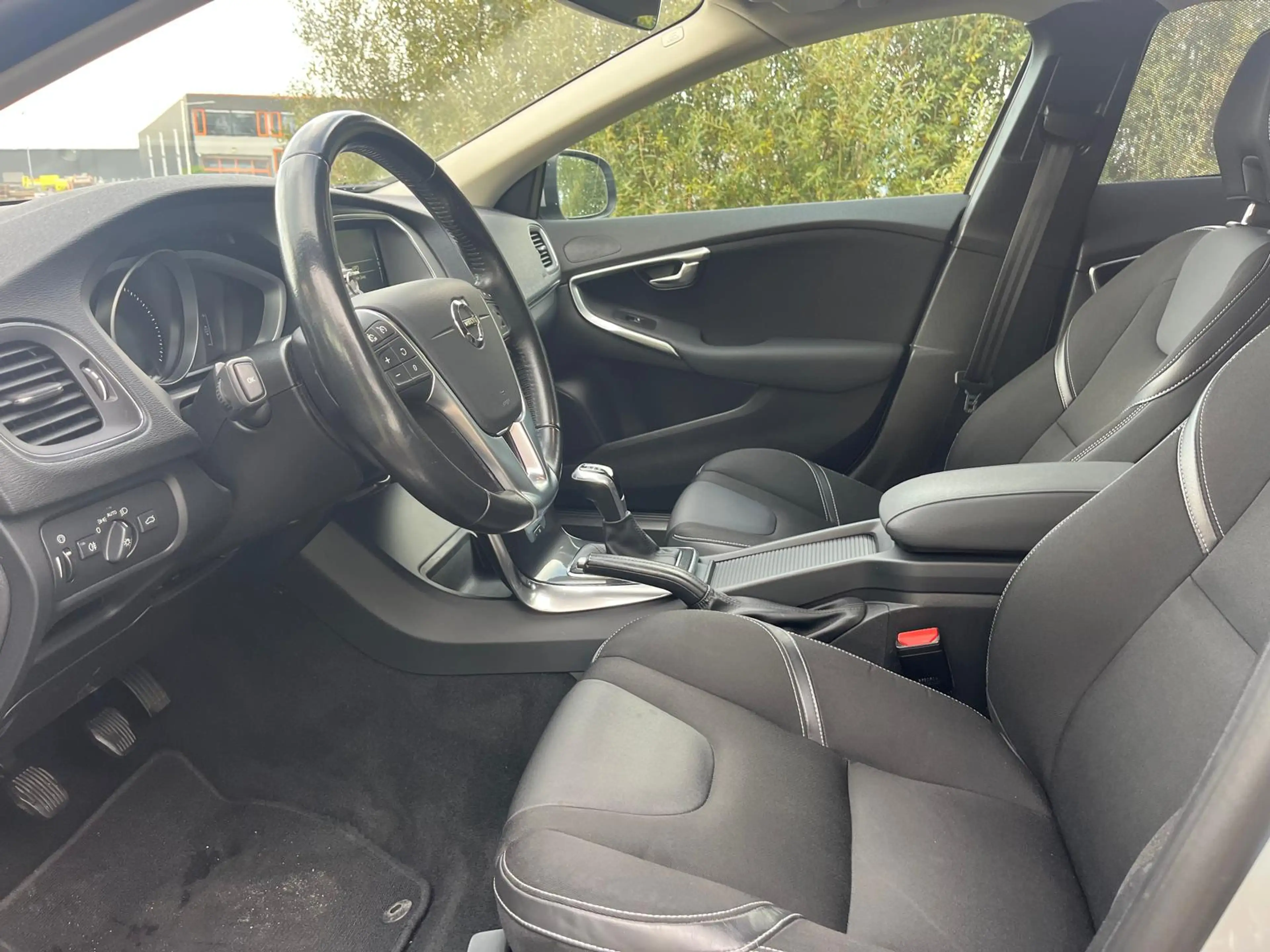 Volvo V40 2.0 T2 — photo 12