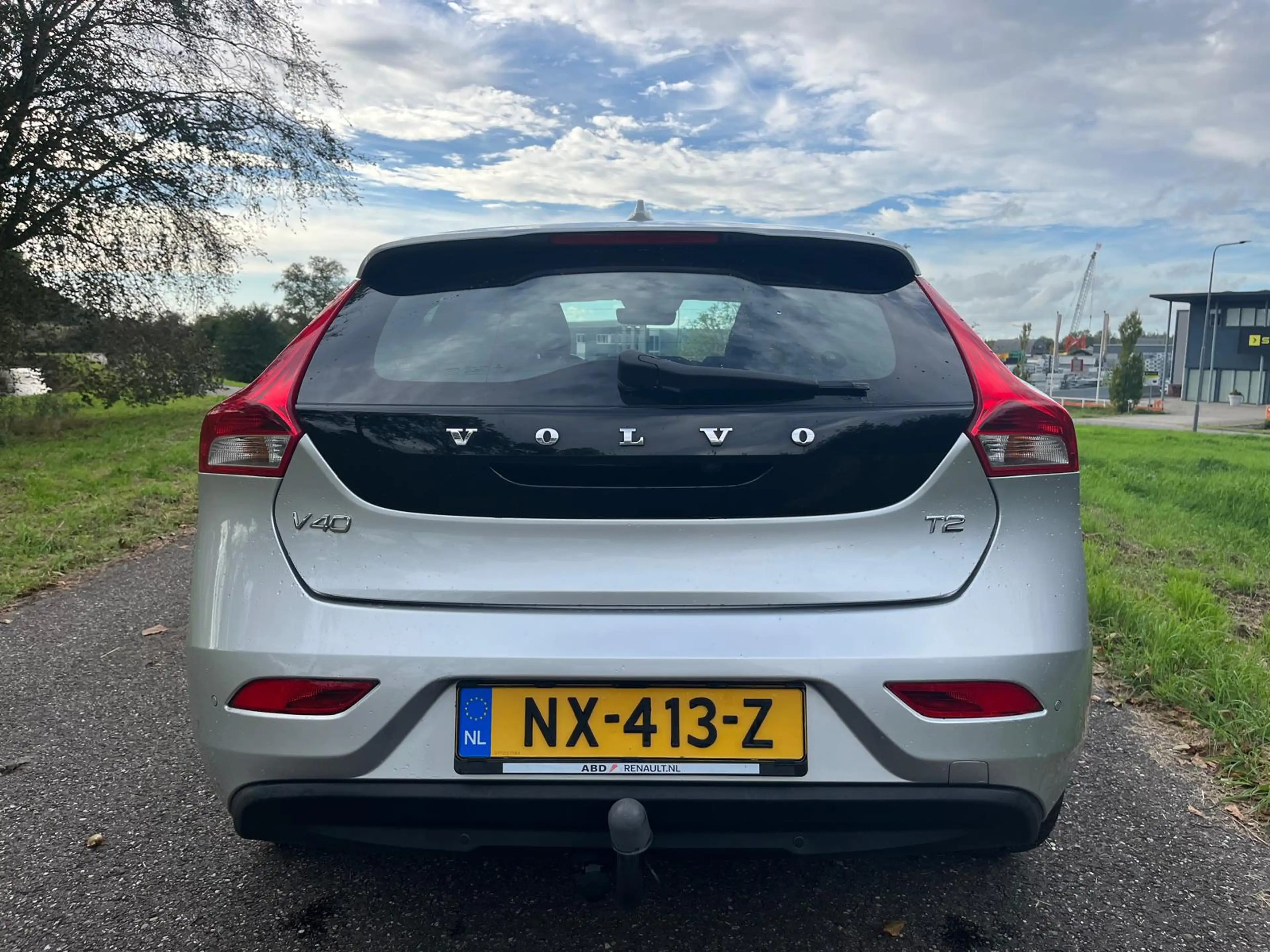Volvo V40 2.0 T2 — photo 8