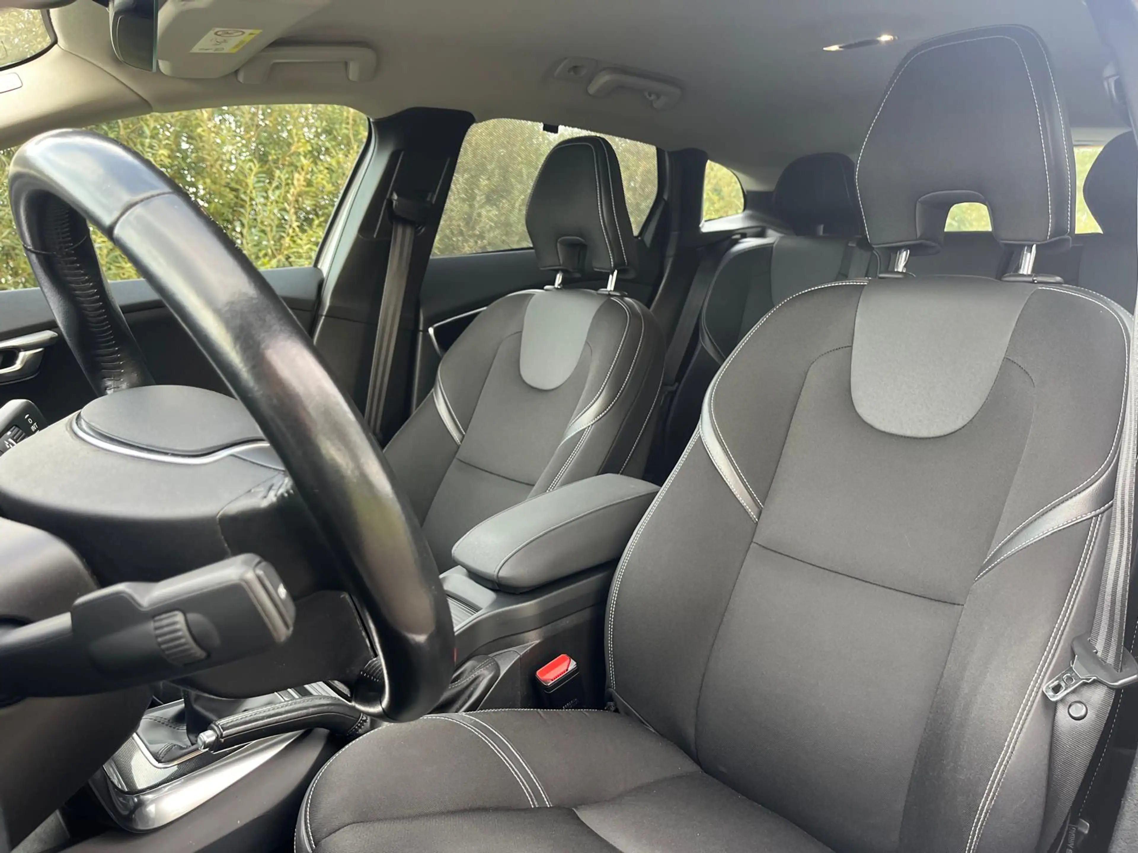 Volvo V40 2.0 T2 — photo 11