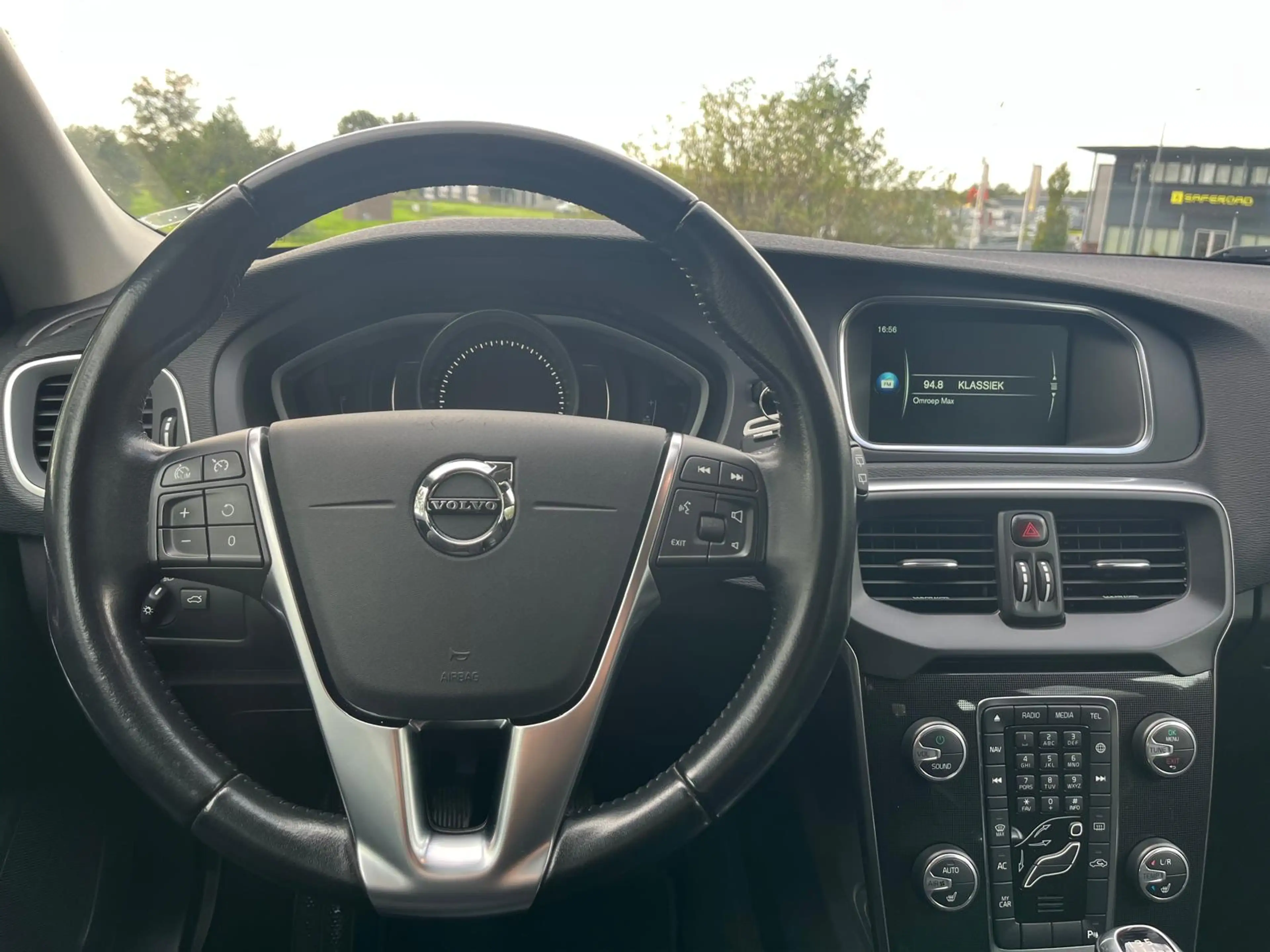 Volvo V40 2.0 T2 — photo 13