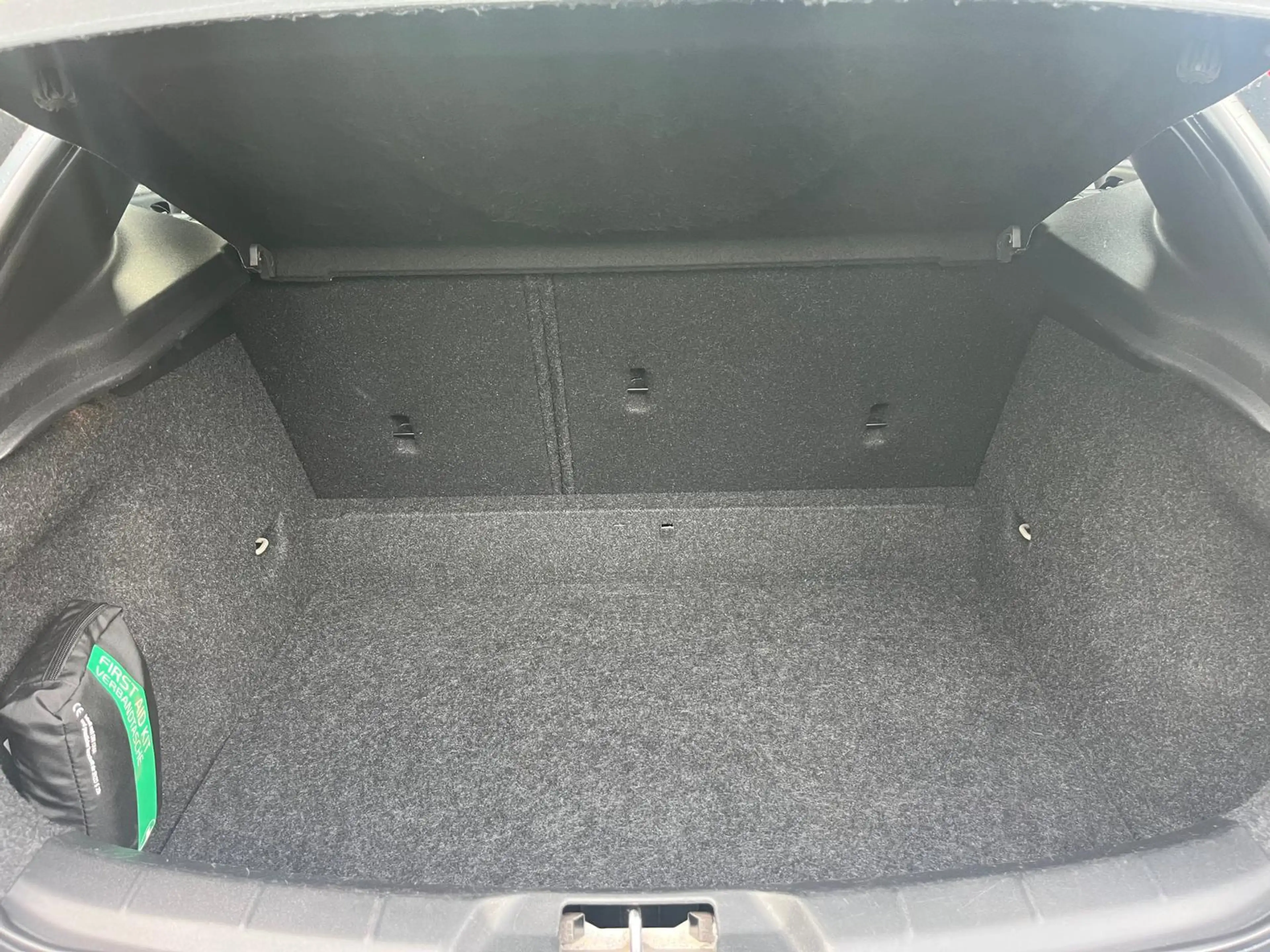 Volvo V40 2.0 T2 — photo 9