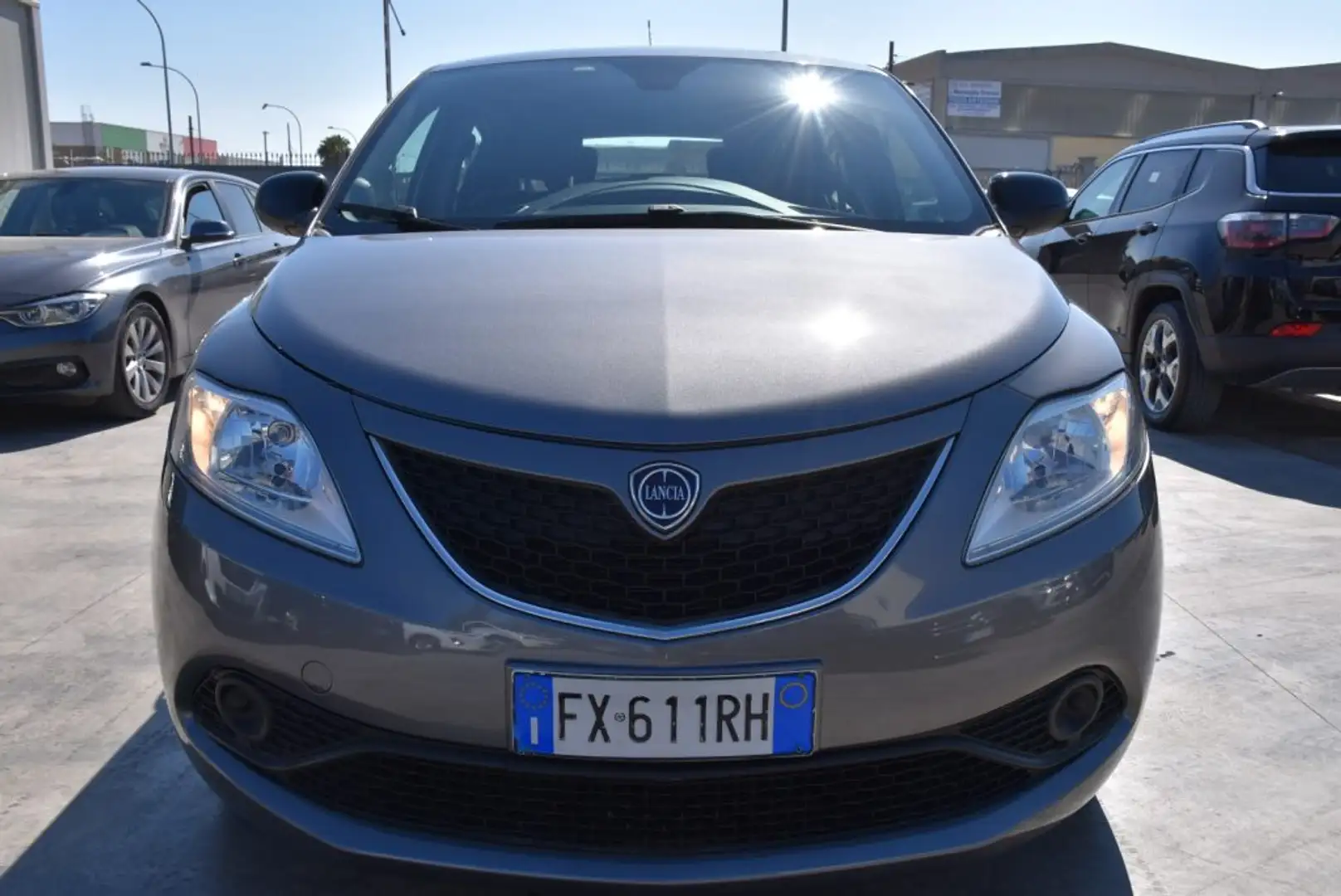 Lancia Ypsilon 1.2 69 CV 5 porte Gold Gris - 2