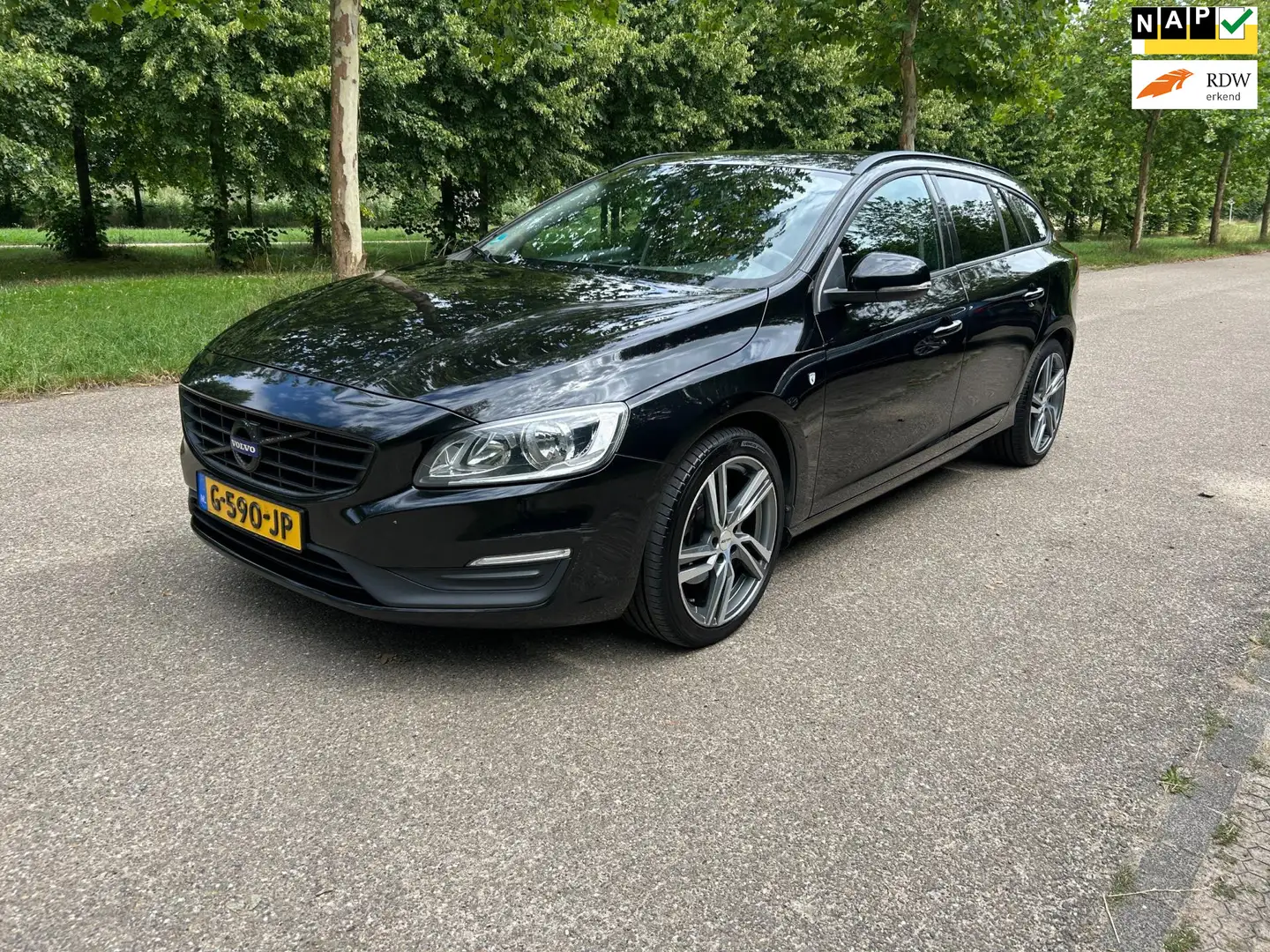 Volvo V60 2.0 D2 Momentum Automaat Zwart - 1