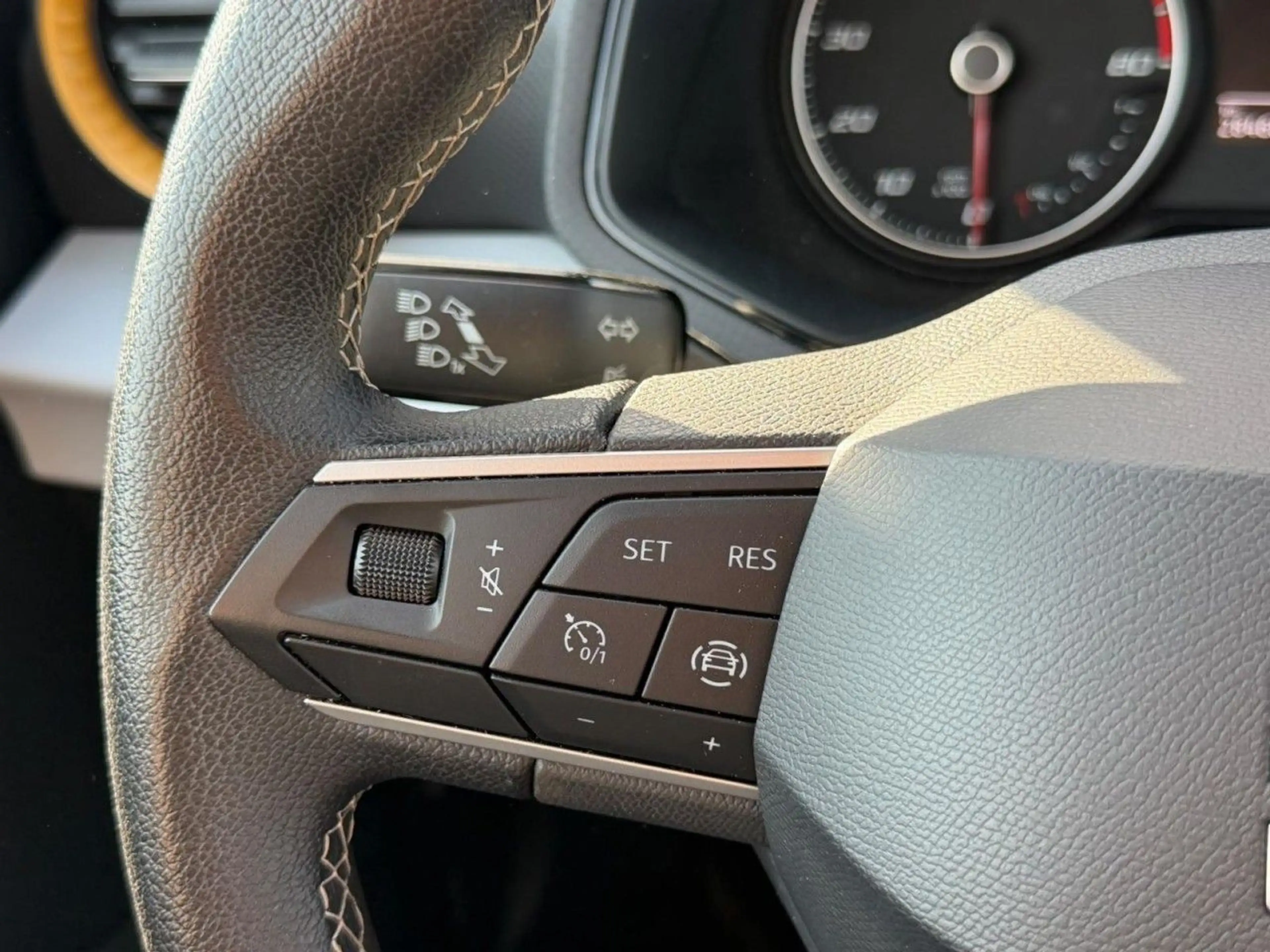 SEAT Arona Style 1.0 TGI PDC KLIMA DAB LED TEMP. — photo 15