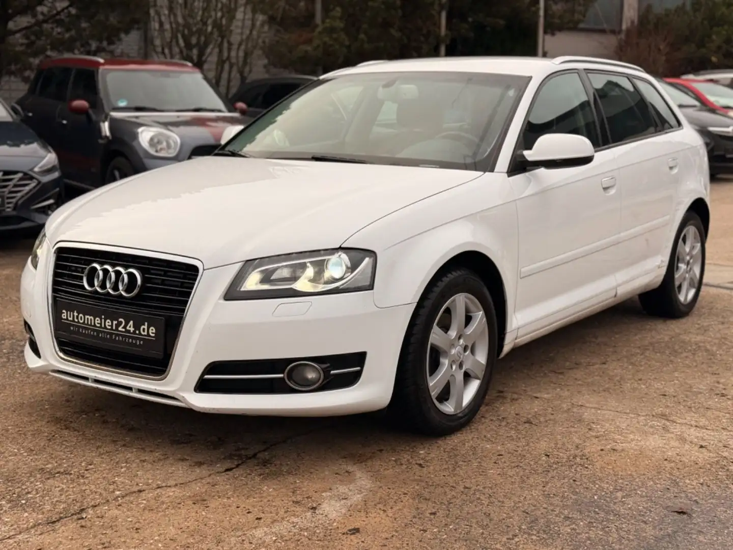 Audi A3 Sportback 1.6 TDI Attraction bijela - 1
