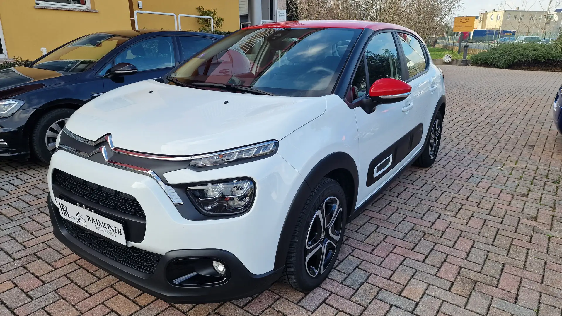 Citroen C3 1.2 puretech Shine s Per Neopatentati Blanc - 2
