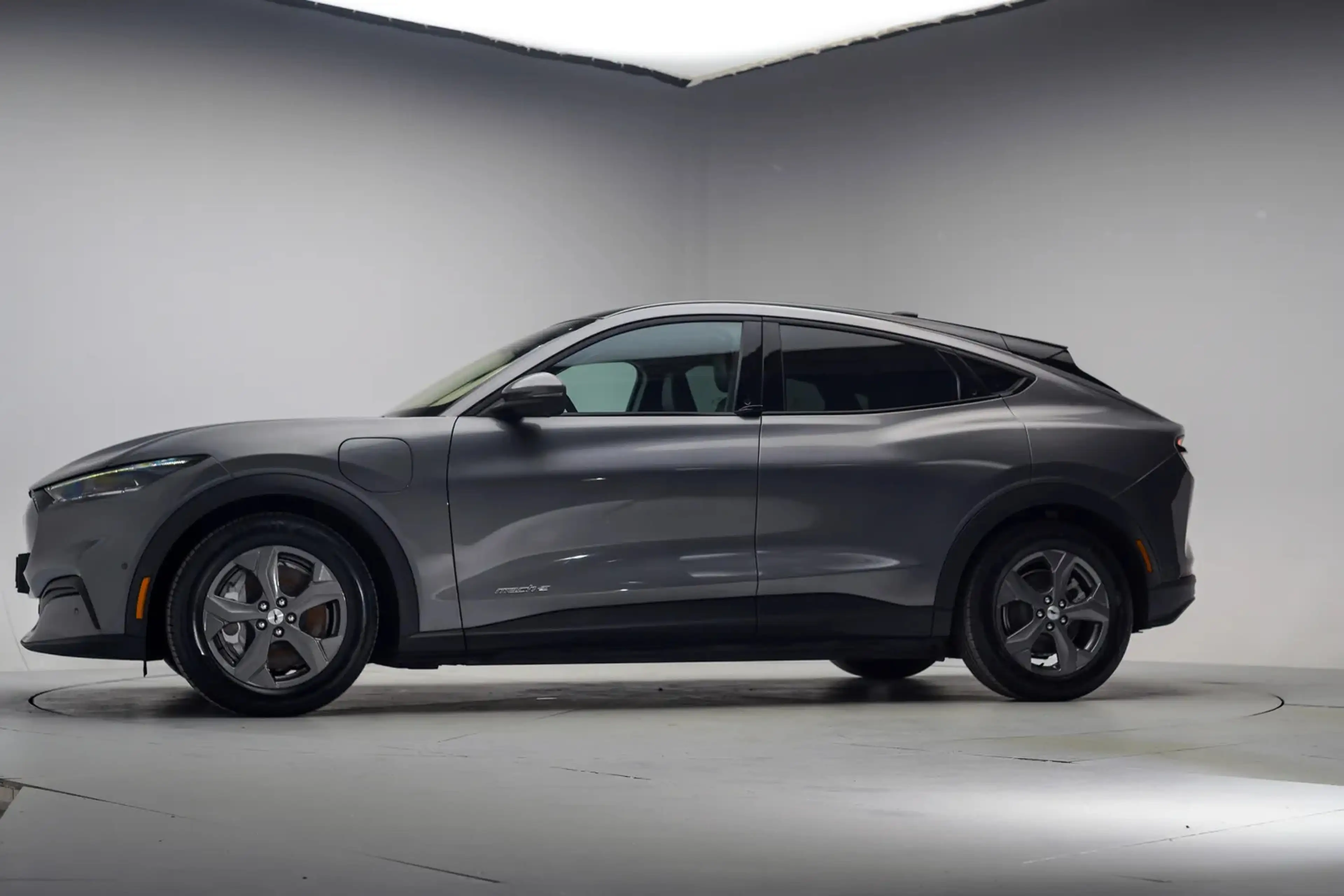 Ford Mustang Mach-E RWD 75 kWh [ Panoramadak Adapt.cruise B&O Leder ] — photo 2