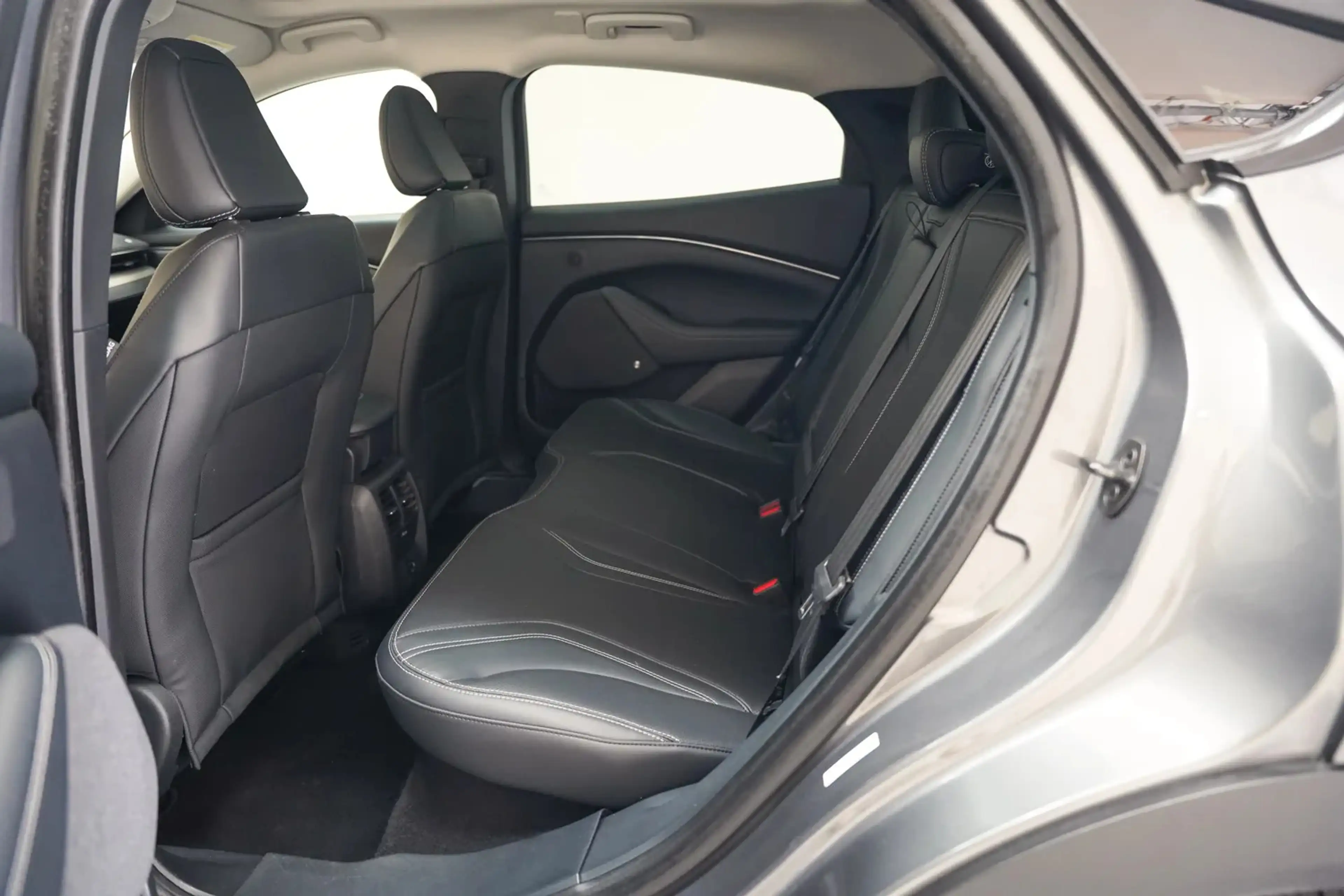Ford Mustang Mach-E RWD 75 kWh [ Panoramadak Adapt.cruise B&O Leder ] — photo 15