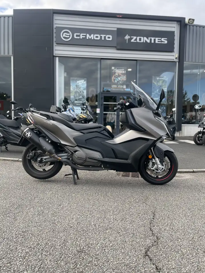 Kymco AK 550
