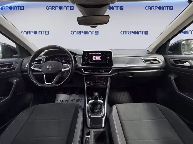 Volkswagen T-Roc view 11