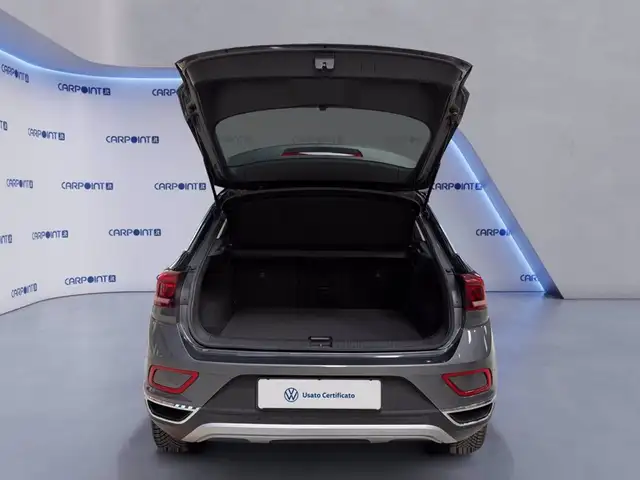 Volkswagen T-Roc view 18