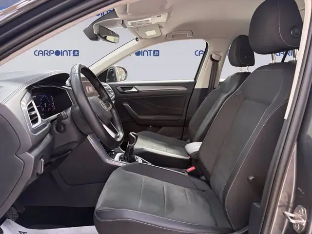 Volkswagen T-Roc view 10