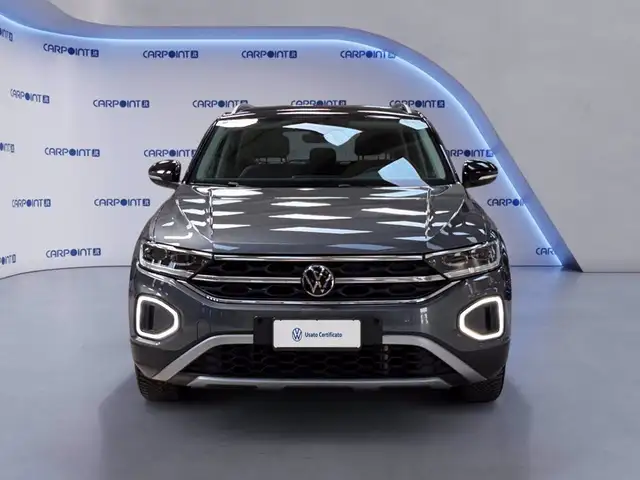 Volkswagen T-Roc view 9