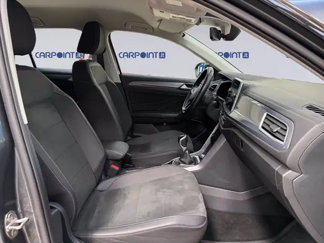Volkswagen T-Roc view 16