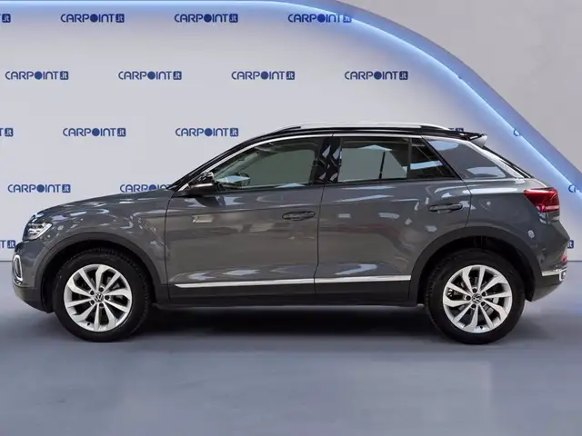 Volkswagen T-Roc view 3