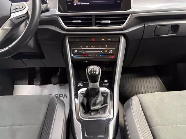 Volkswagen T-Roc view 12