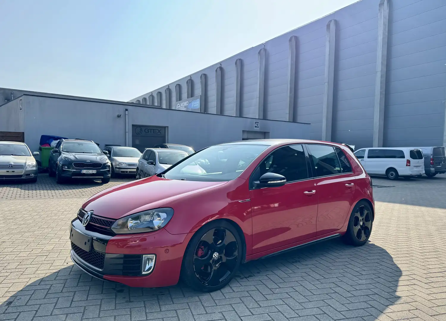 Volkswagen Golf GTI 2.0 155kw Червоний - 1