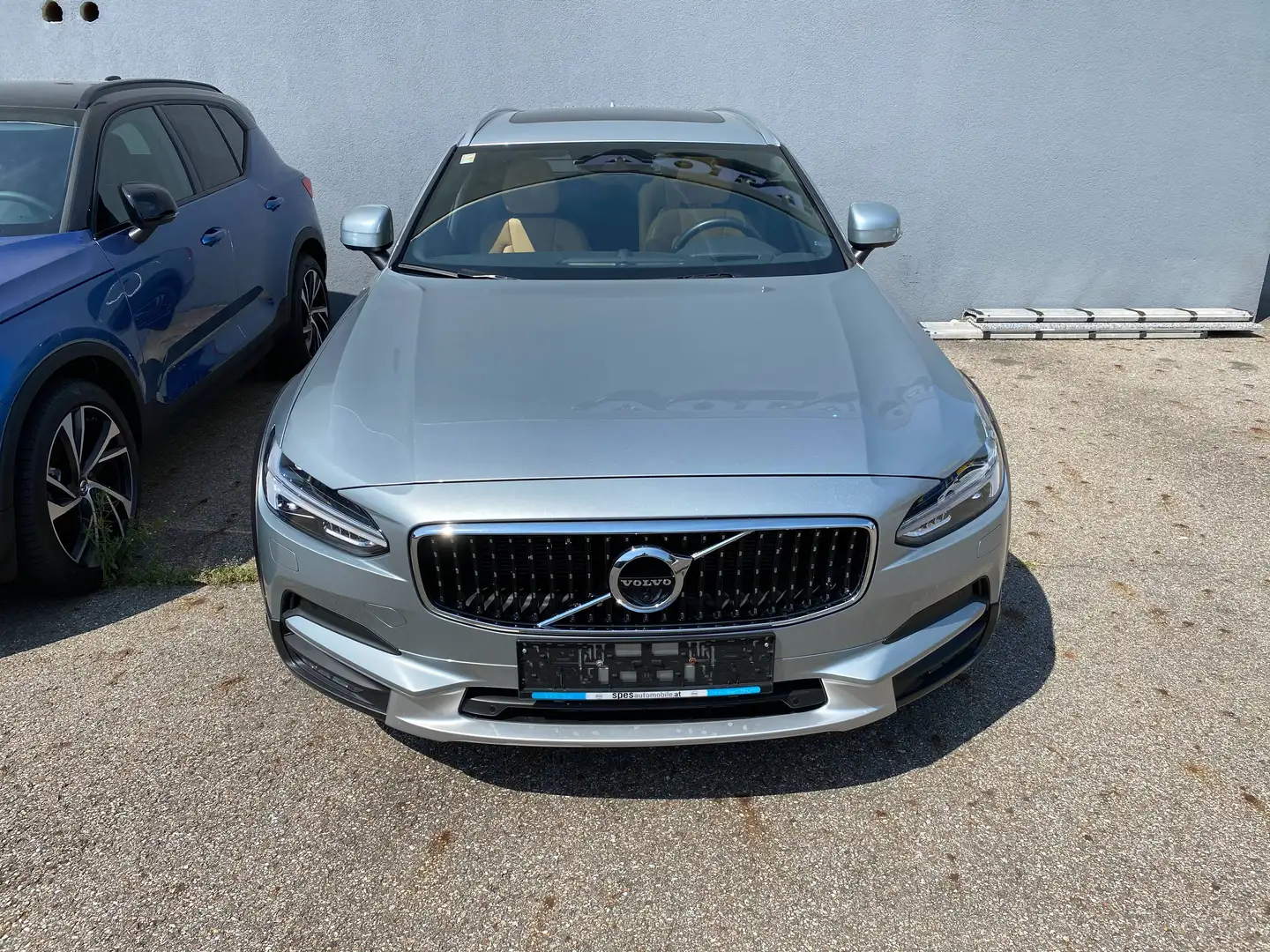Volvo V90 Cross Country V90 Cross Country Pro T6 AWD Geartronic Cross Country Pro Silber - 2