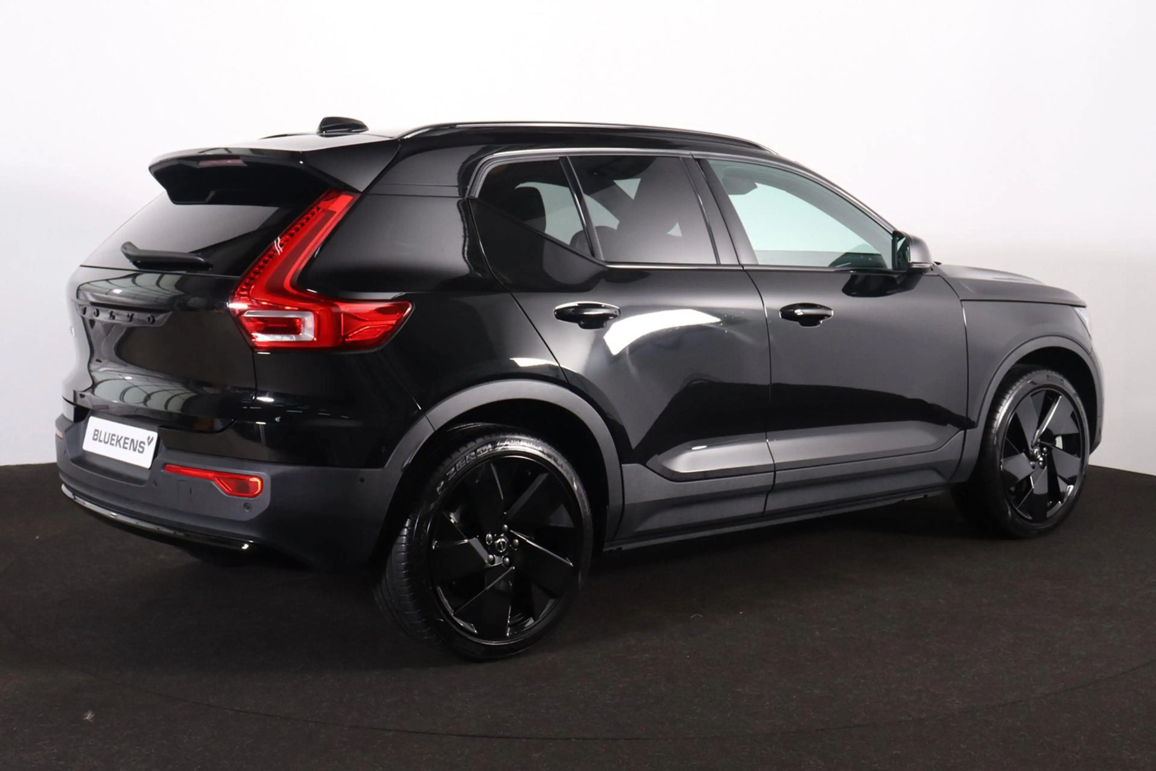 Volvo EX40 Performance Ultra Black Edition 82 kWh - Panorama/ — photo 5