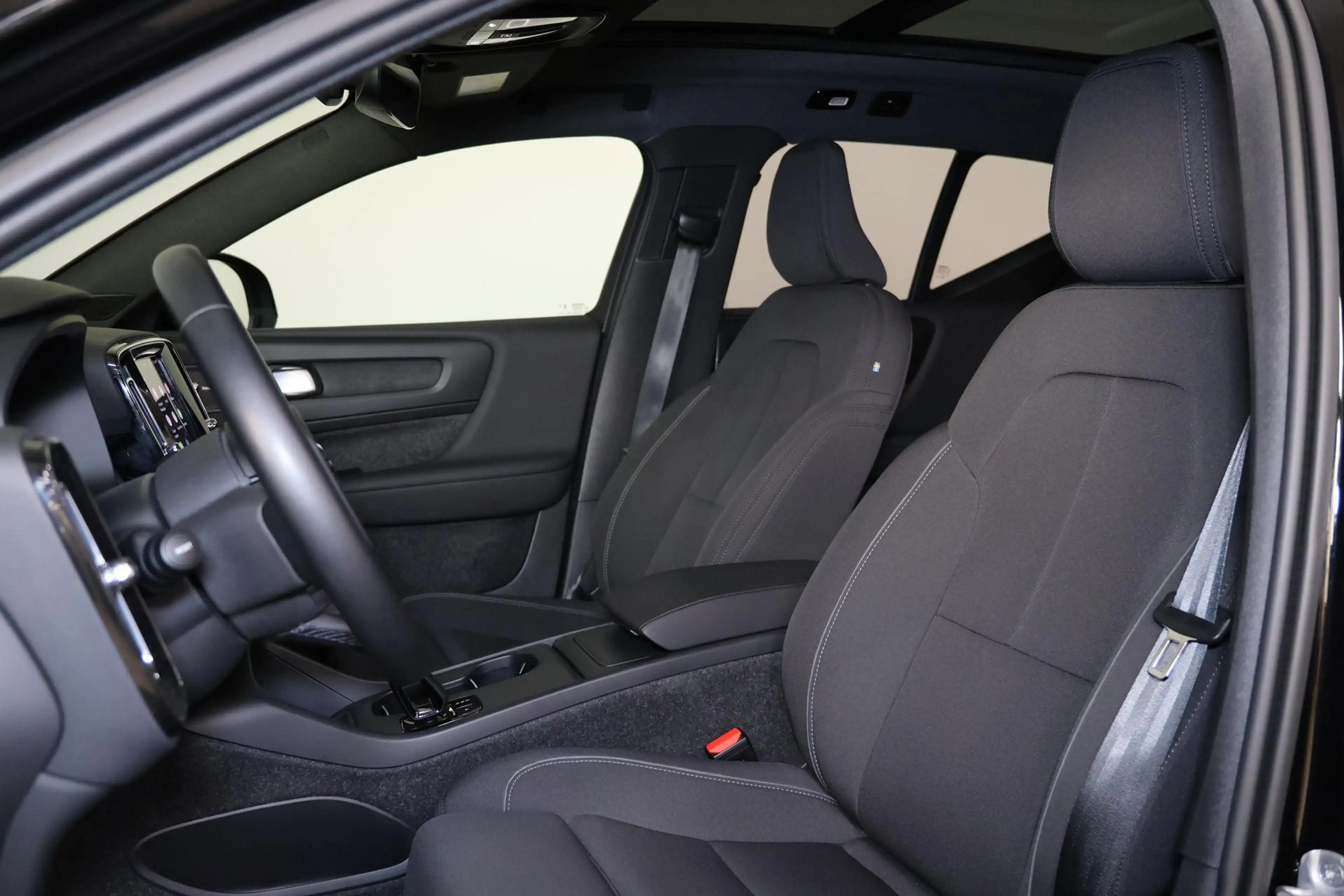 Volvo EX40 Performance Ultra Black Edition 82 kWh - Panorama/ — photo 15