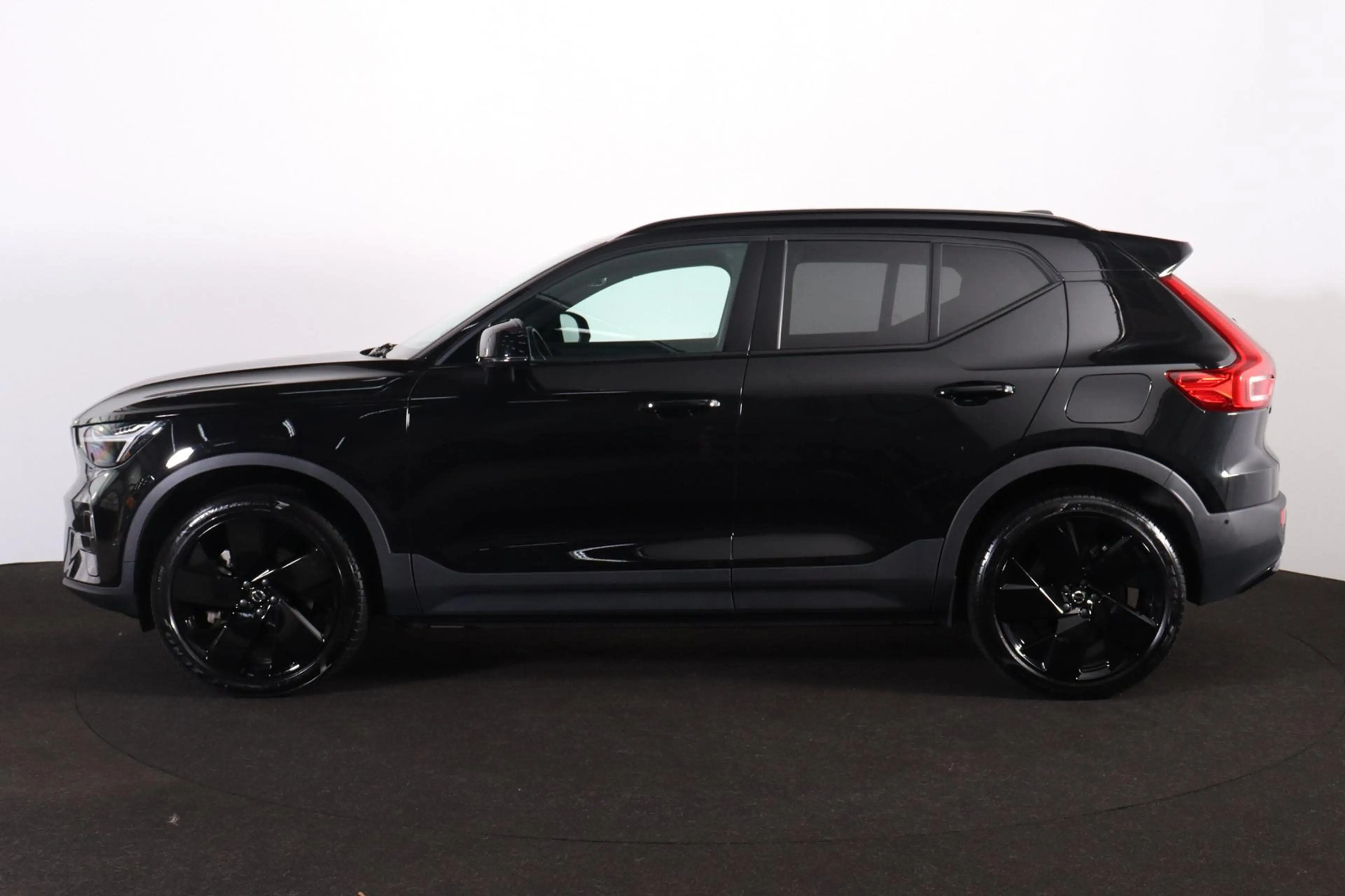 Volvo EX40 Performance Ultra Black Edition 82 kWh - Panorama/ — photo 3