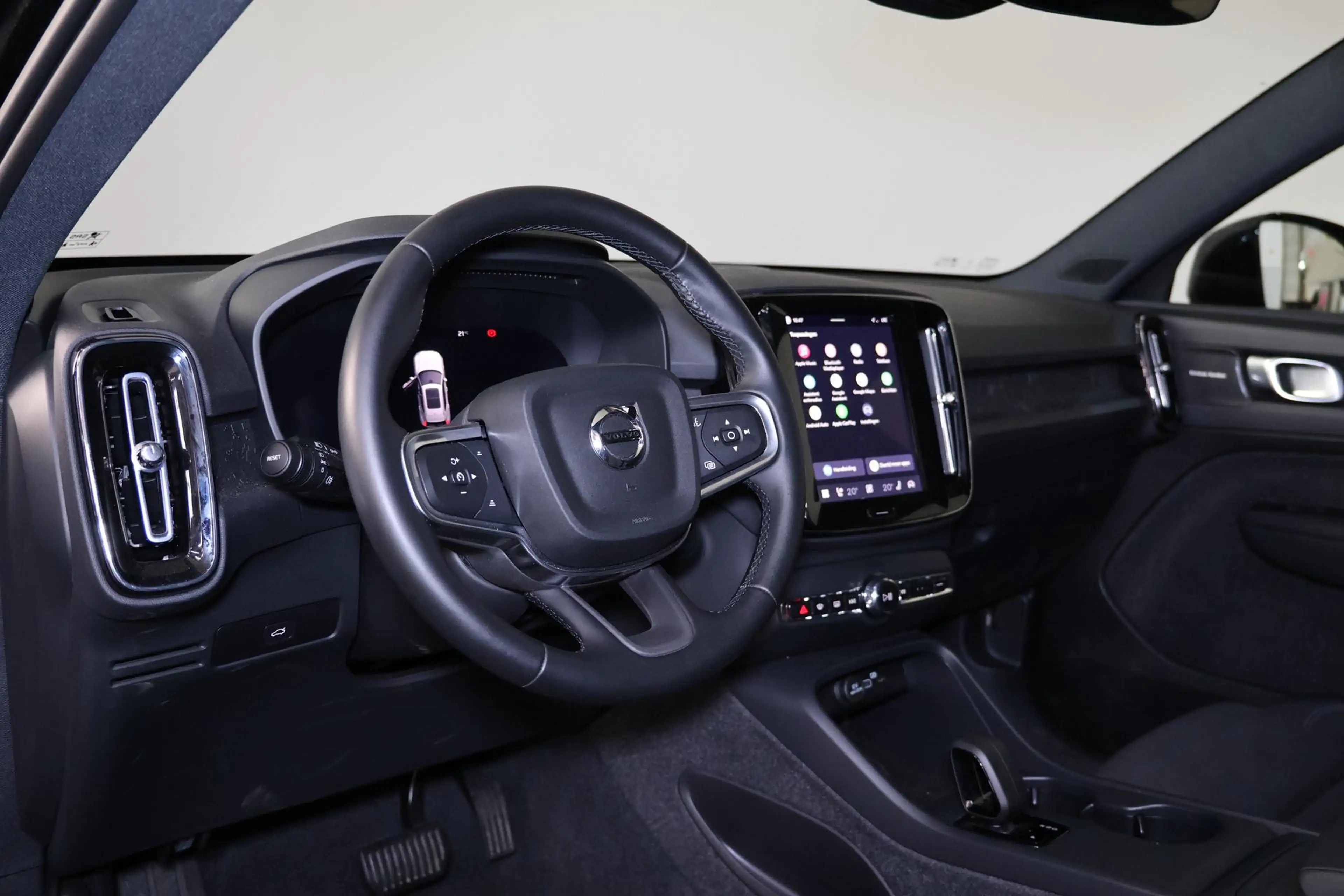 Volvo EX40 Performance Ultra Black Edition 82 kWh - Panorama/ — photo 14