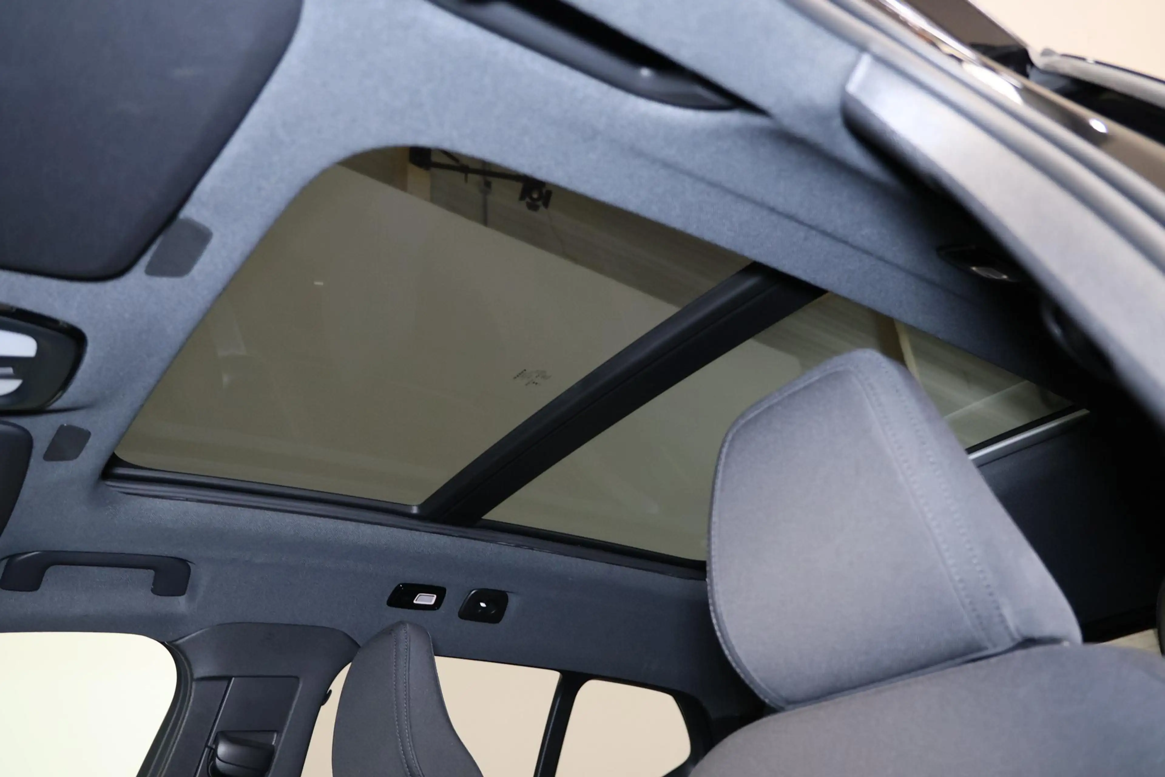 Volvo EX40 Performance Ultra Black Edition 82 kWh - Panorama/ — photo 6