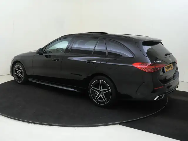 Mercedes-Benz C-Class view 3