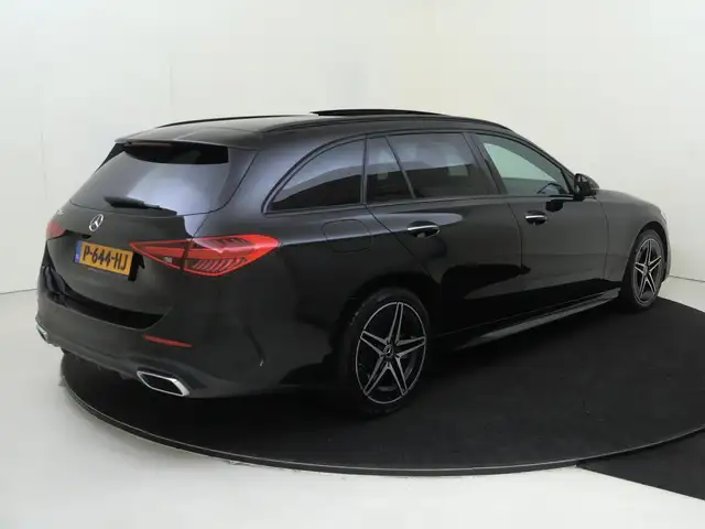 Mercedes-Benz C-Class view 4