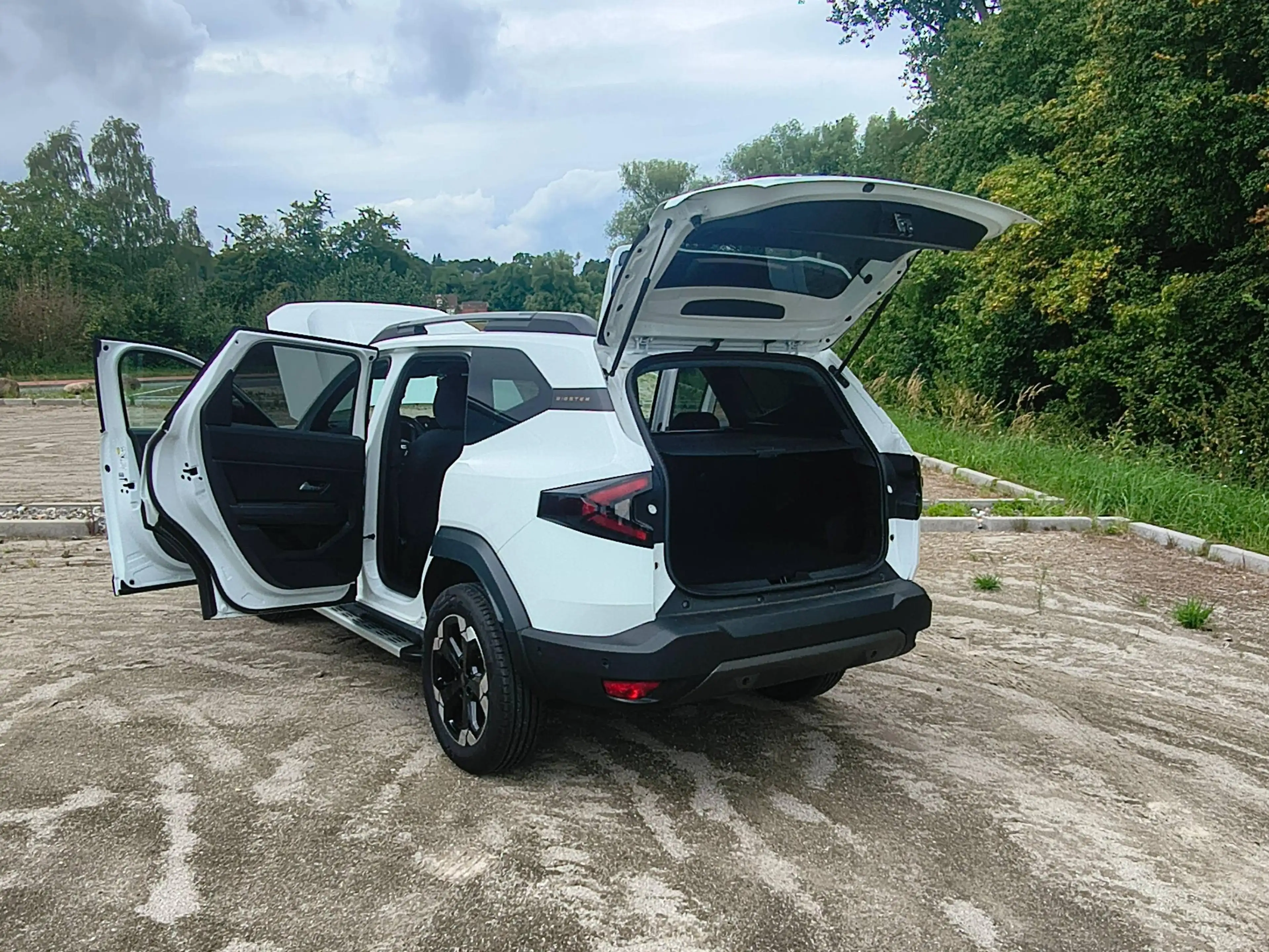Dacia Bigster TCe 140 Extreme Panoramadach — photo 4