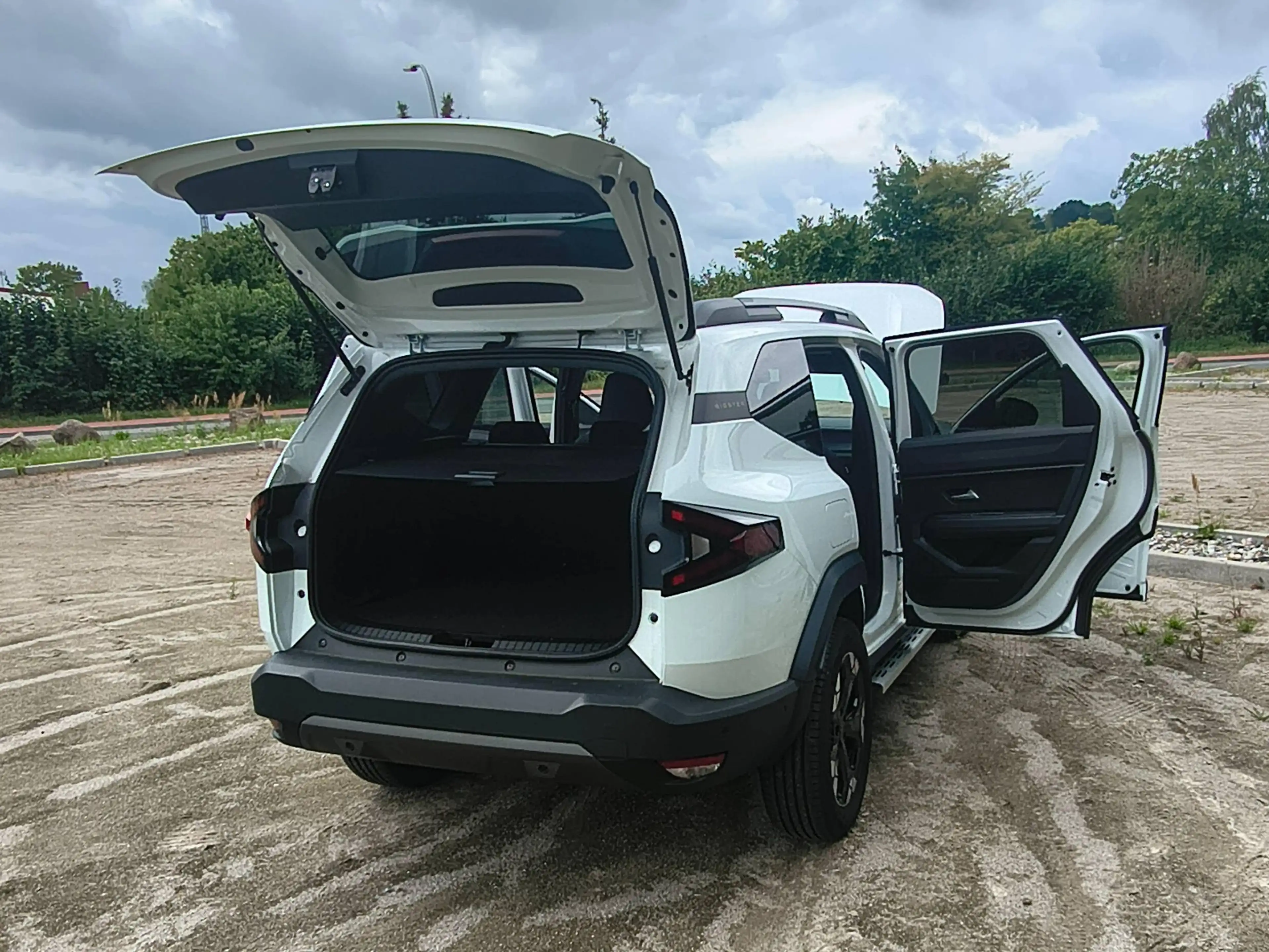 Dacia Bigster TCe 140 Extreme Panoramadach — photo 9