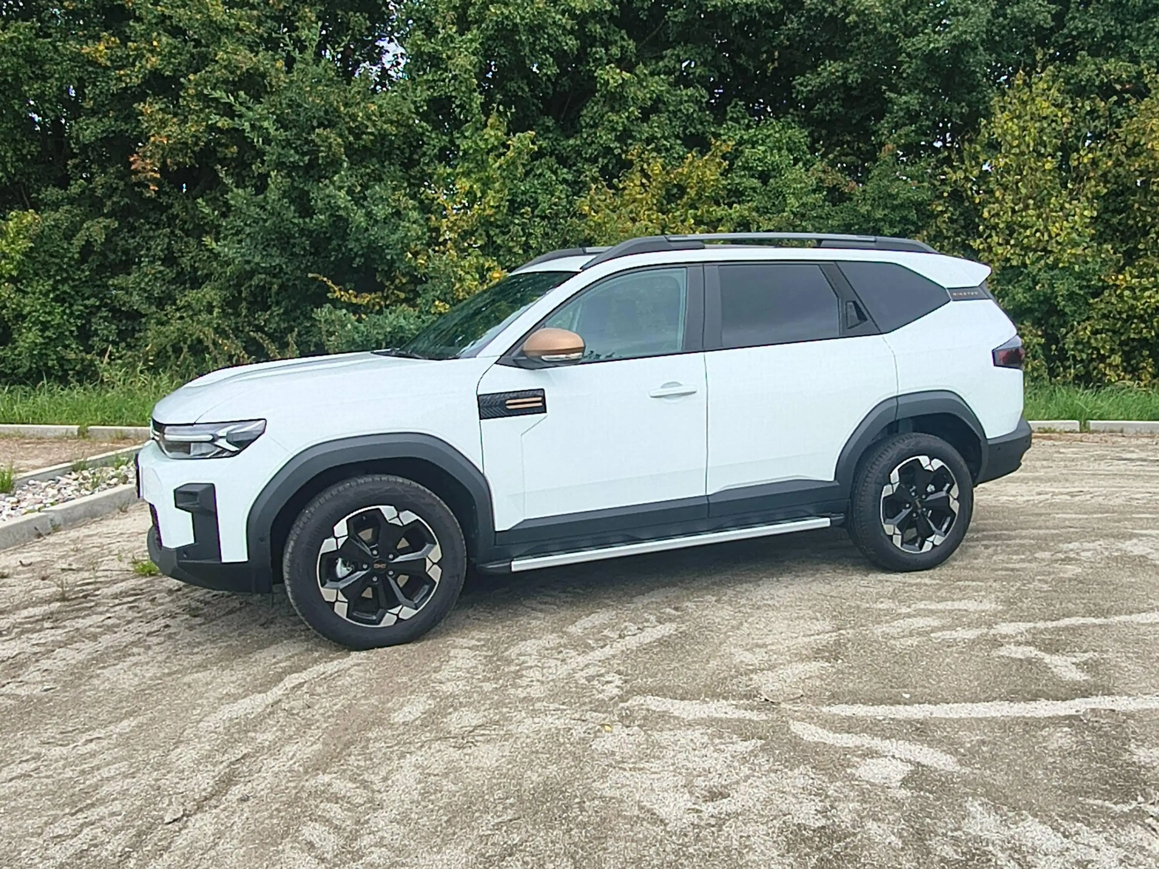 Dacia Bigster TCe 140 Extreme Panoramadach — photo 3