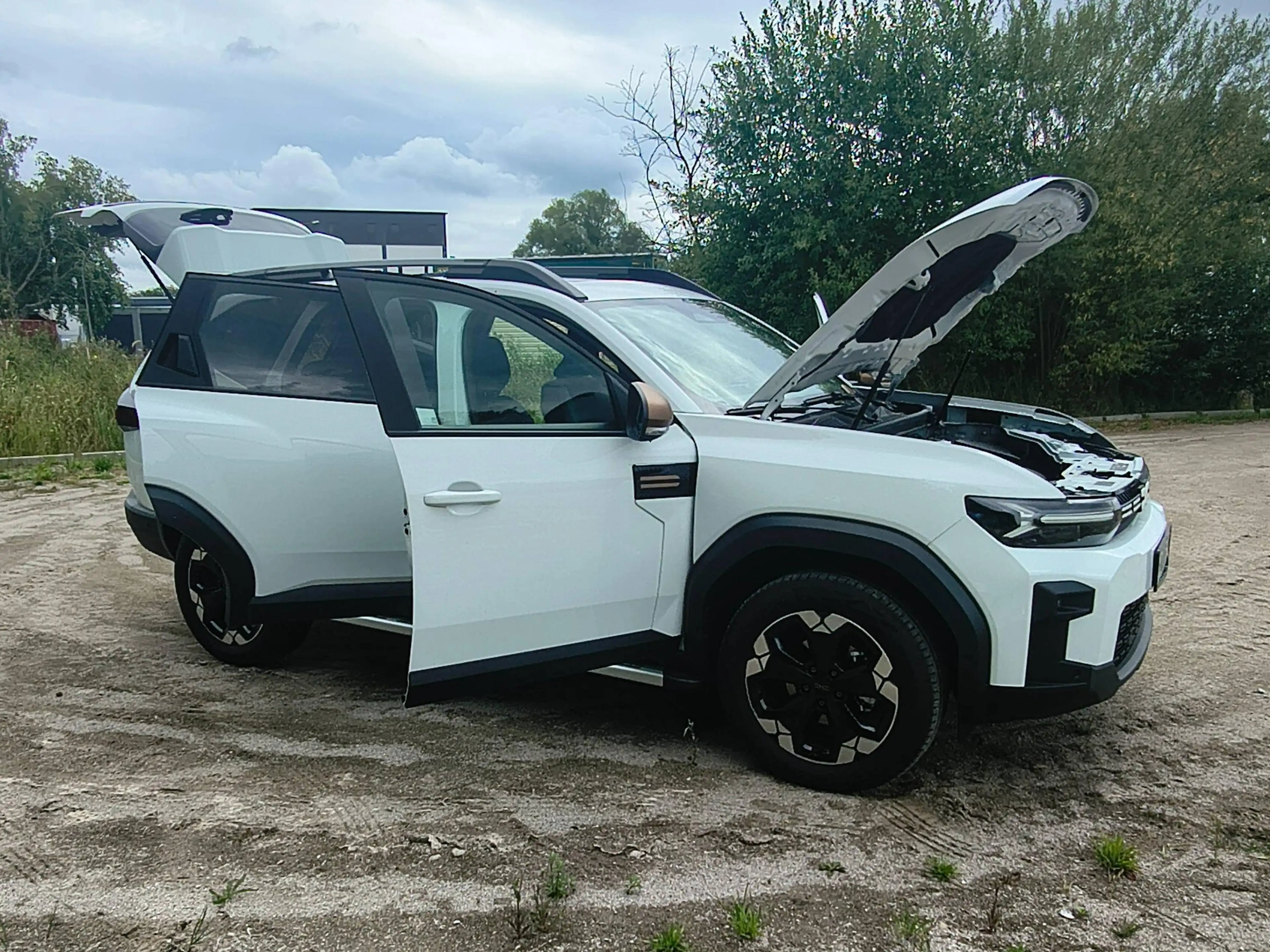 Dacia Bigster TCe 140 Extreme Panoramadach — photo 13