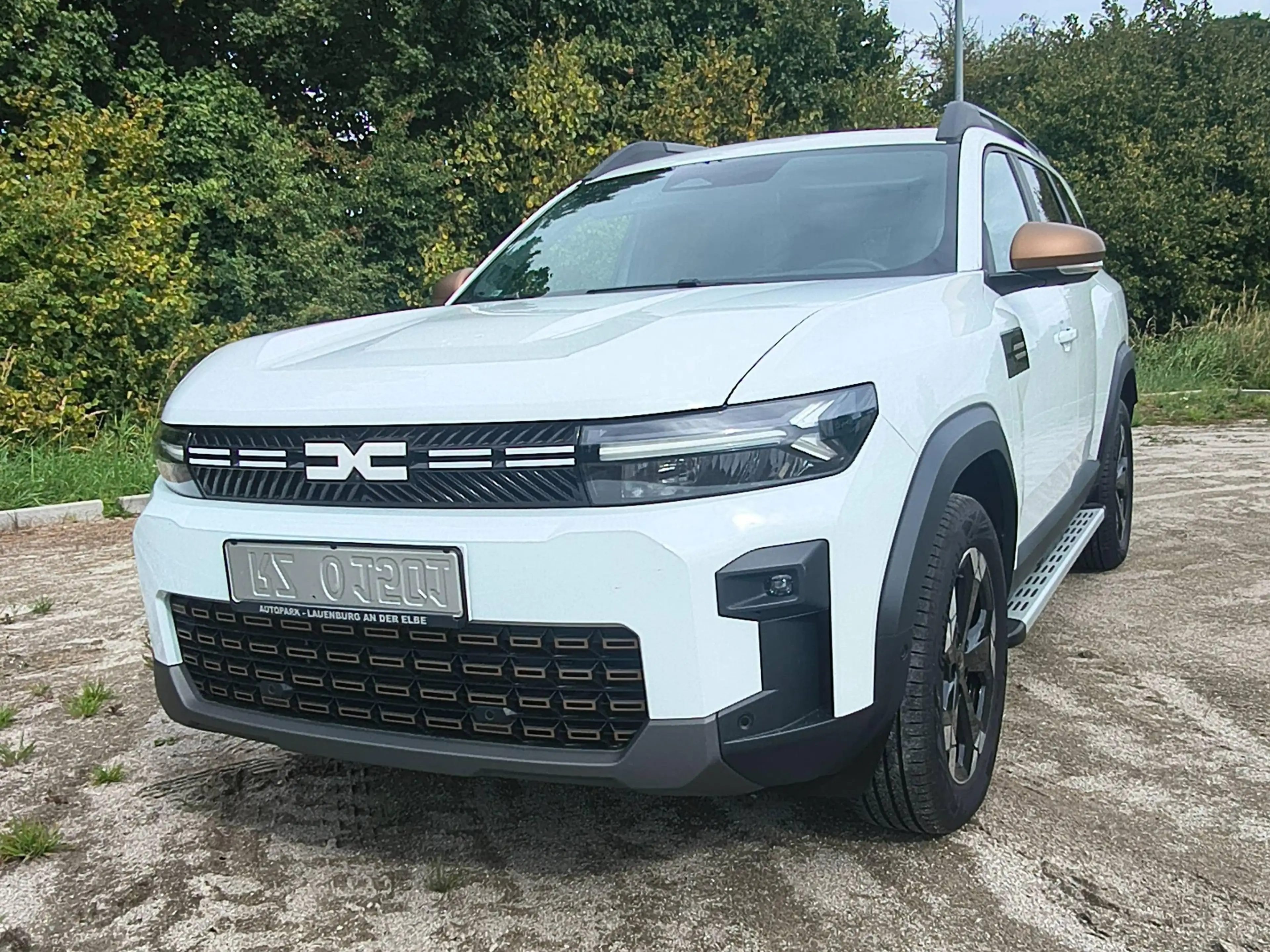 Dacia Bigster TCe 140 Extreme Panoramadach — photo 2