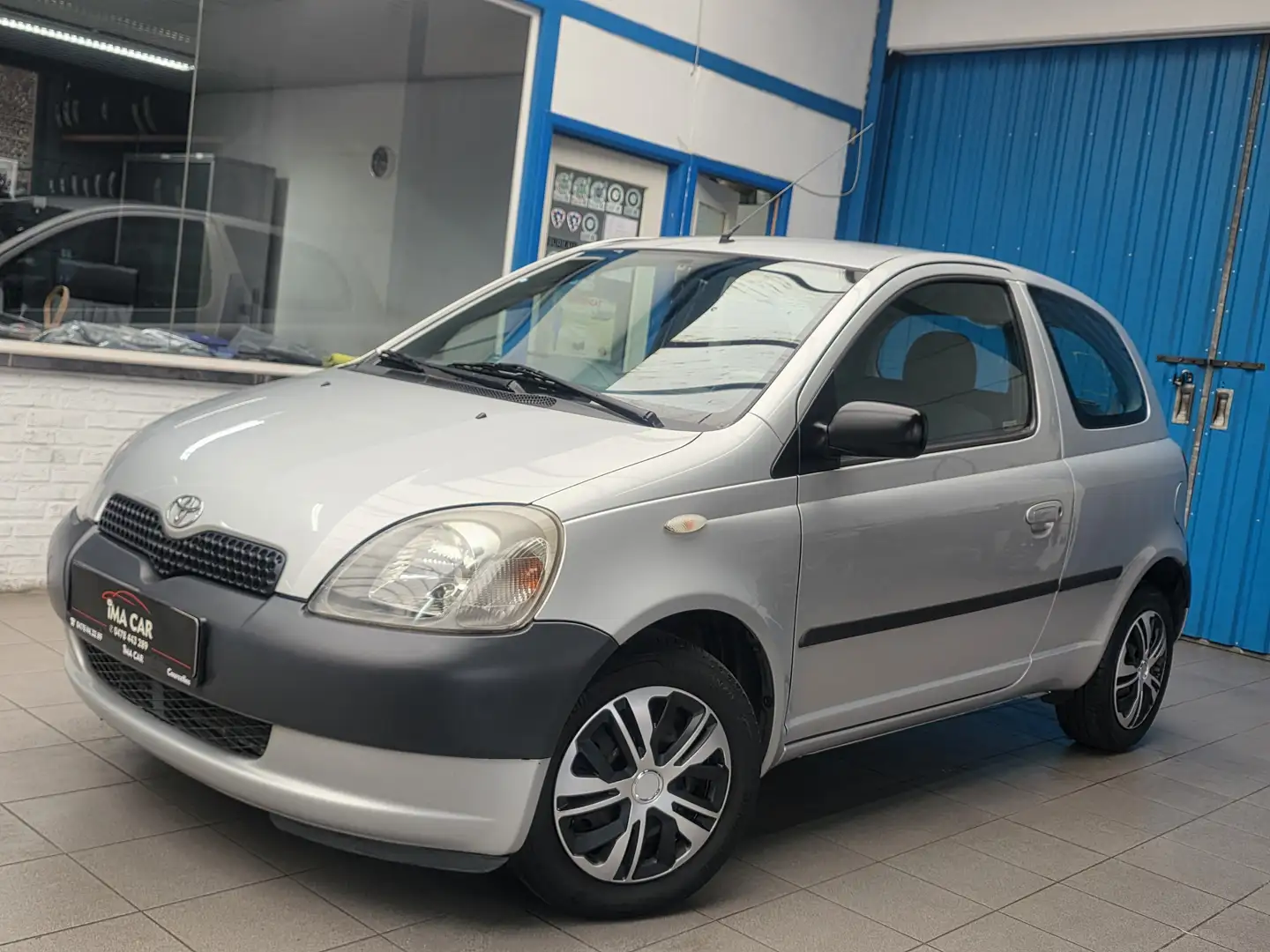 Toyota Yaris 1.0i VVT-i 16v Linea Luna // AIRCO // Grau - 1