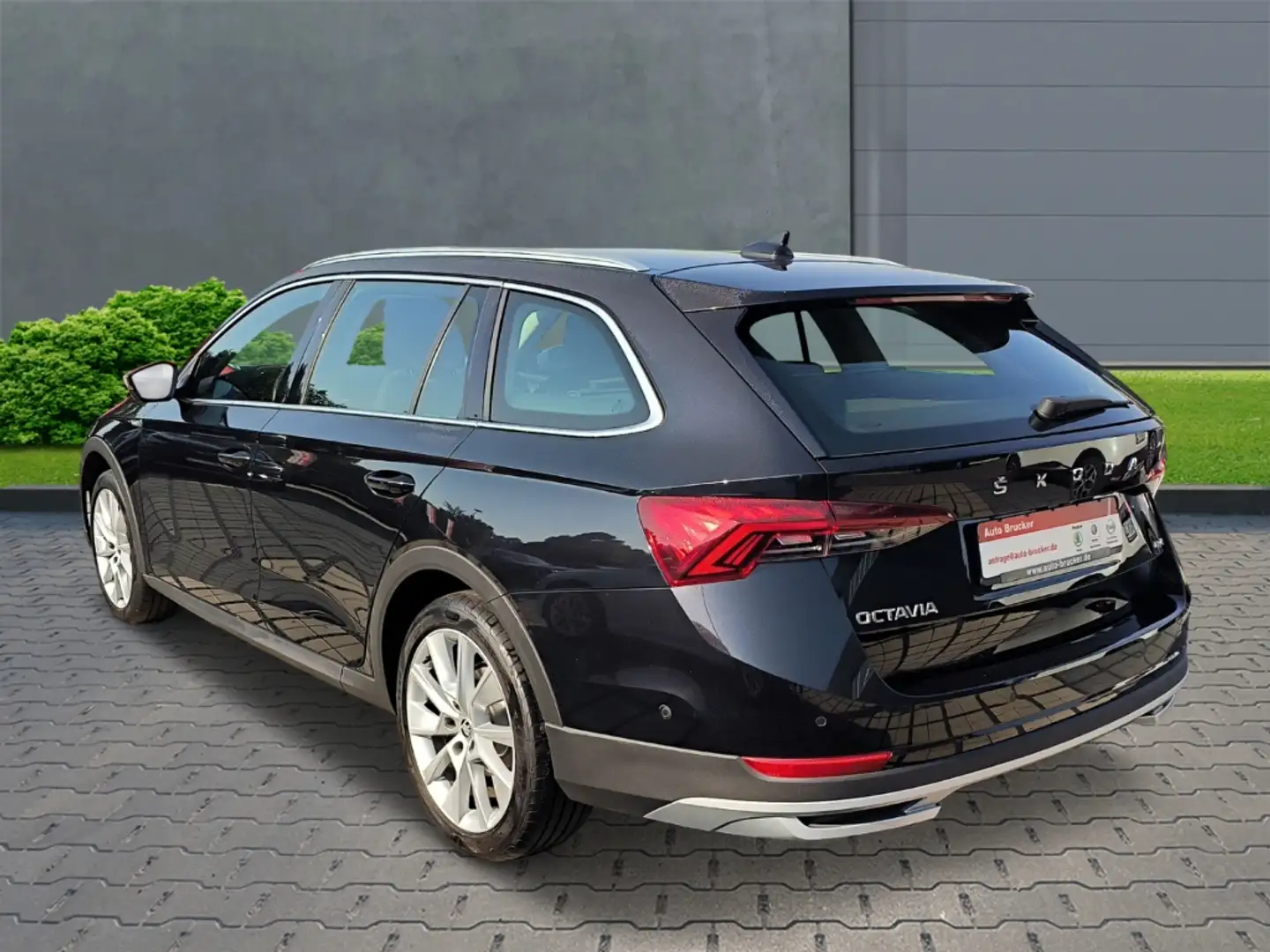 Skoda Octavia Combi Scout 4x4 2.0 TDI+Anhängerkupplung+Navi+LED Schwarz - 2