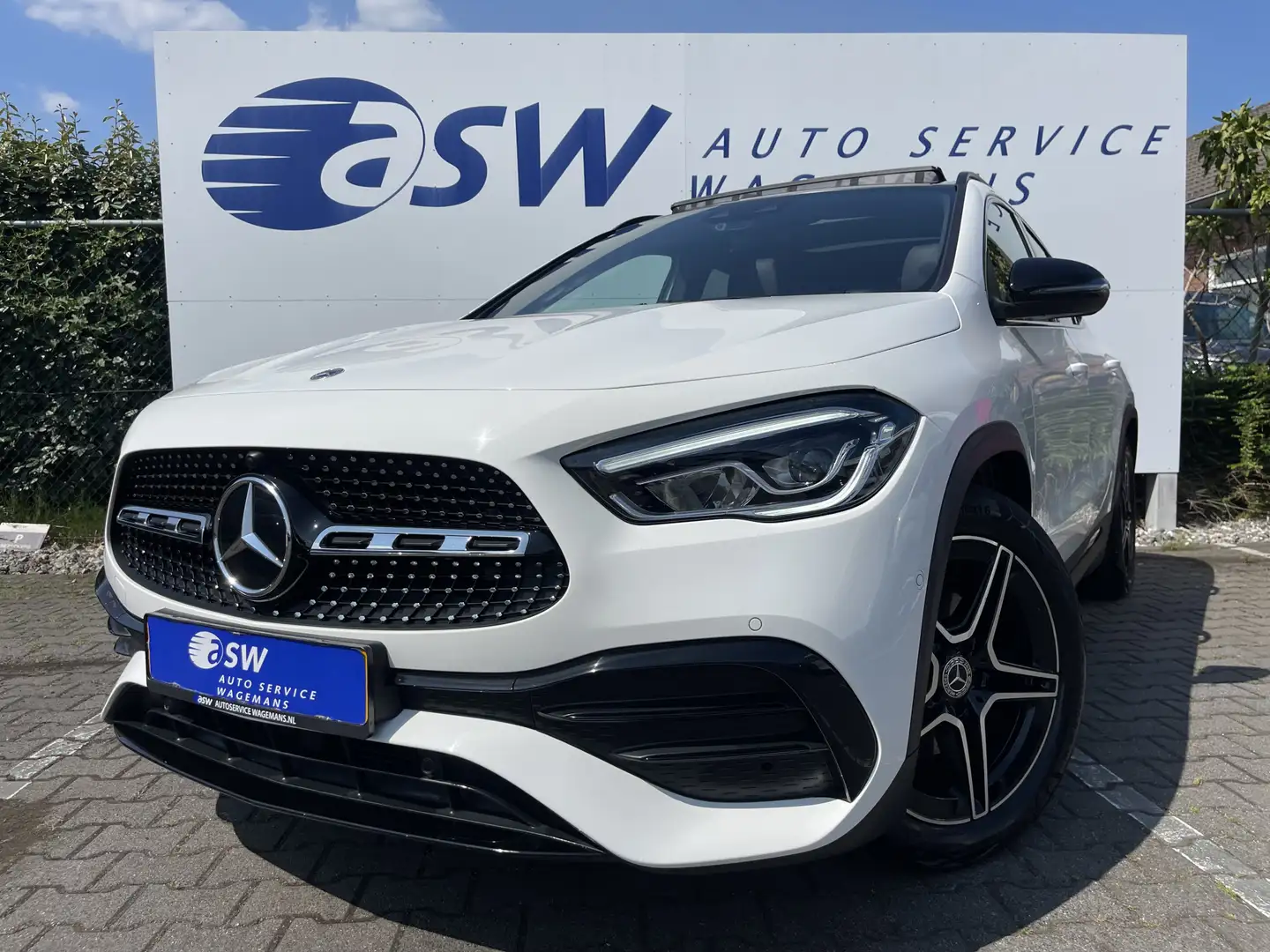Mercedes-Benz GLA 200 Business Solution AMG | Pano | Ambient Light | MBU Wit - 2