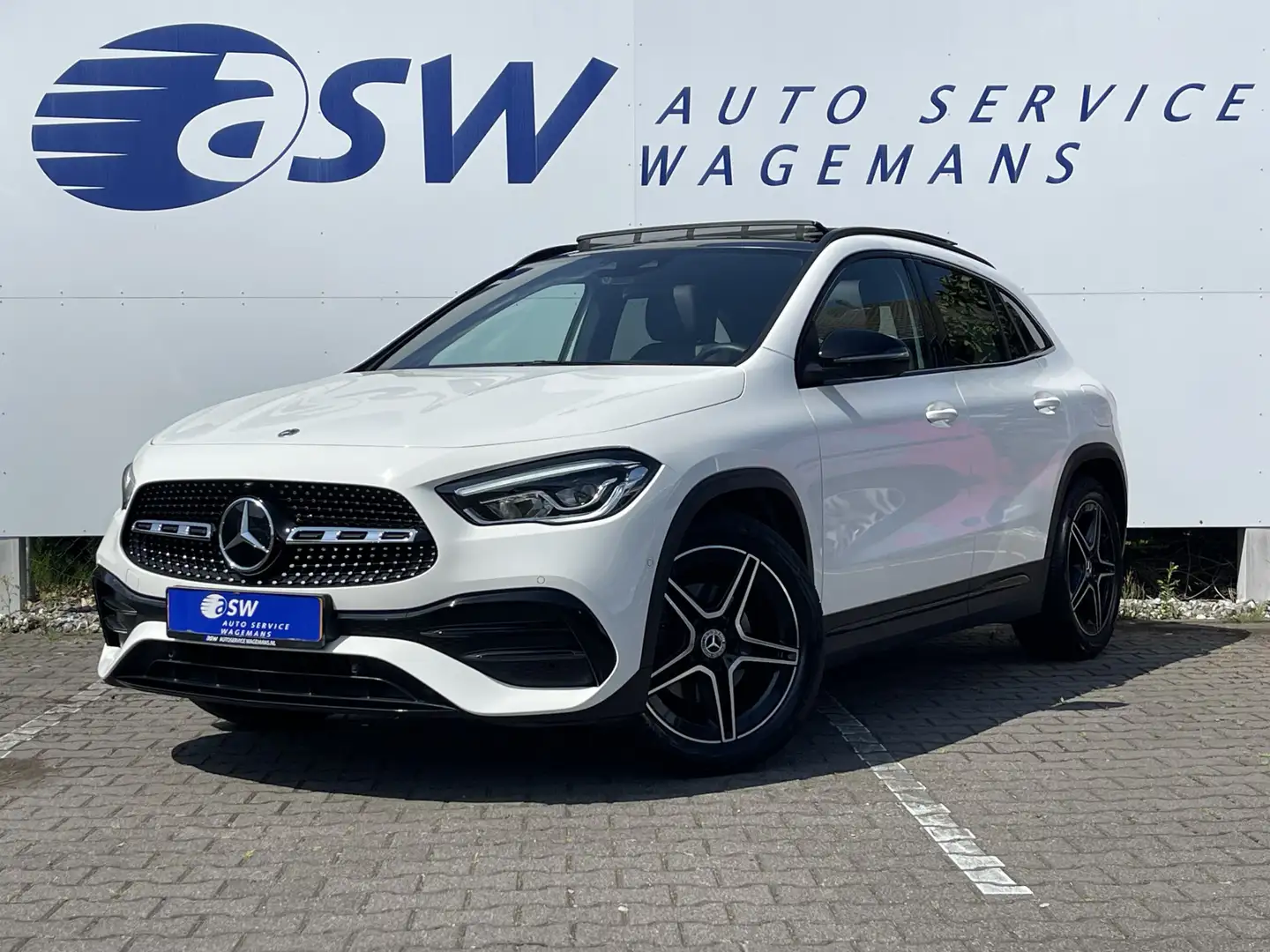 Mercedes-Benz GLA 200 Business Solution AMG | Pano | Ambient Light | MBU Wit - 1