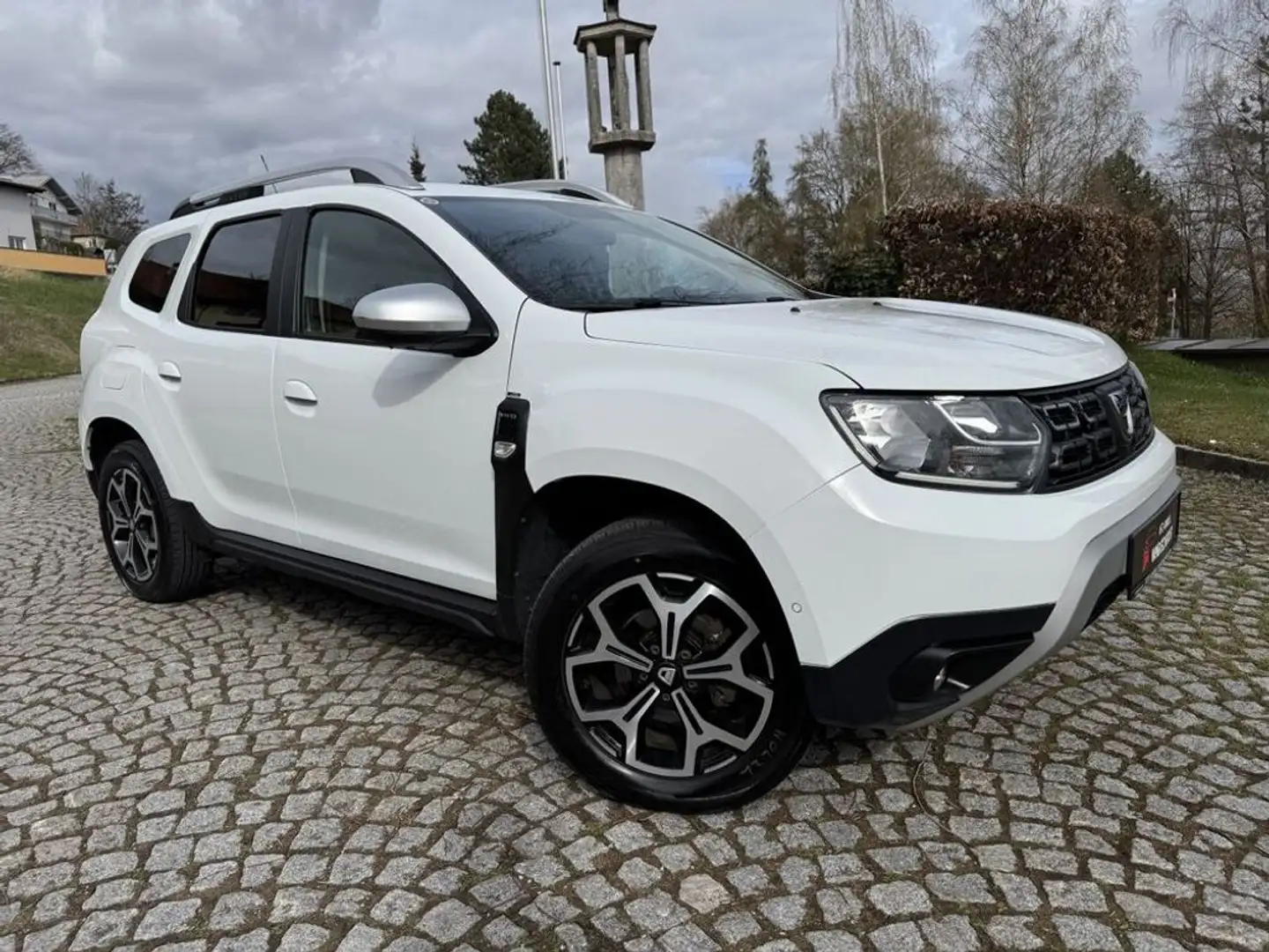 Dacia Duster SCe 4WD Prestige KLIMA TEMPOMAT NAVI AHK Weiß - 2