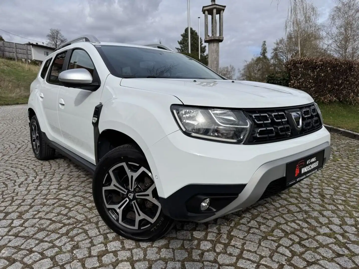 Dacia Duster SCe 4WD Prestige KLIMA TEMPOMAT NAVI AHK Weiß - 1