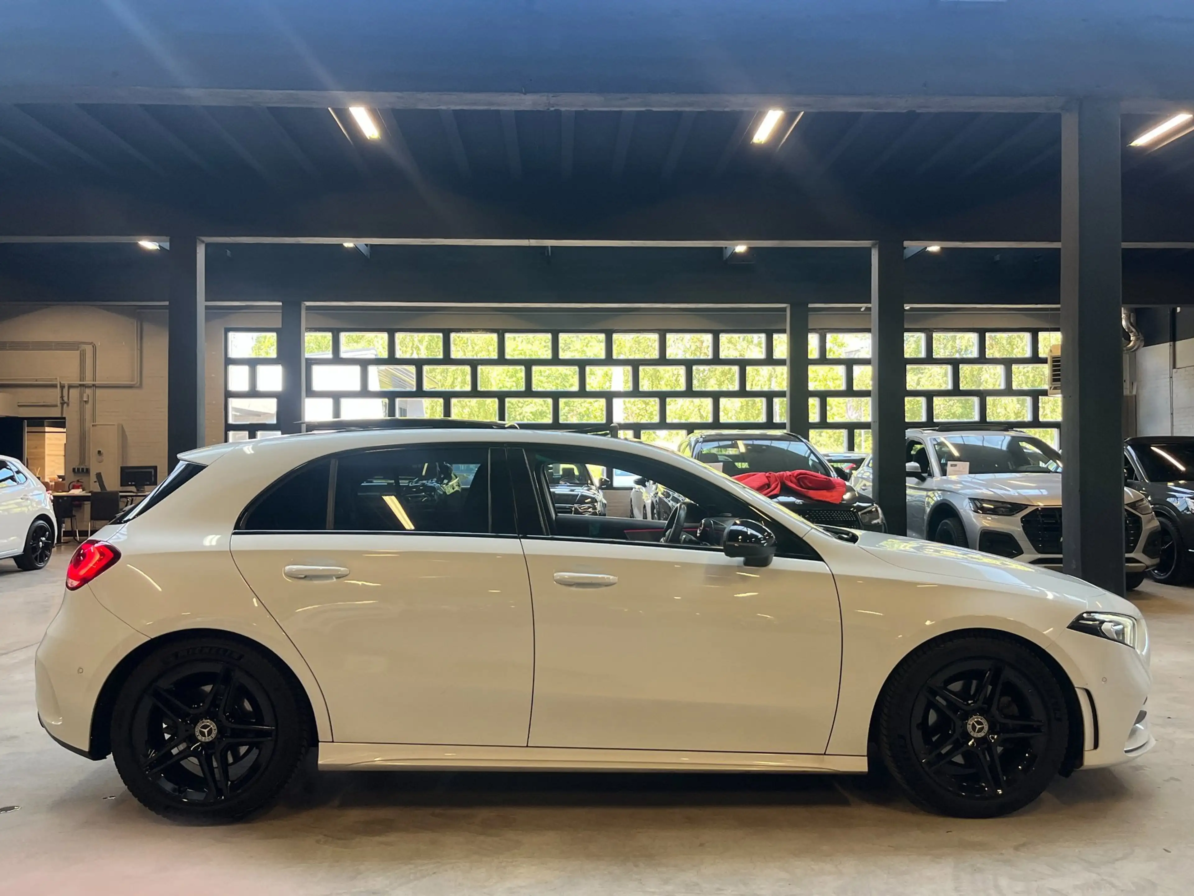 Mercedes-Benz A 200 Business Solution AMG Pano/Carplay/Camera/Sfeerver — photo 6