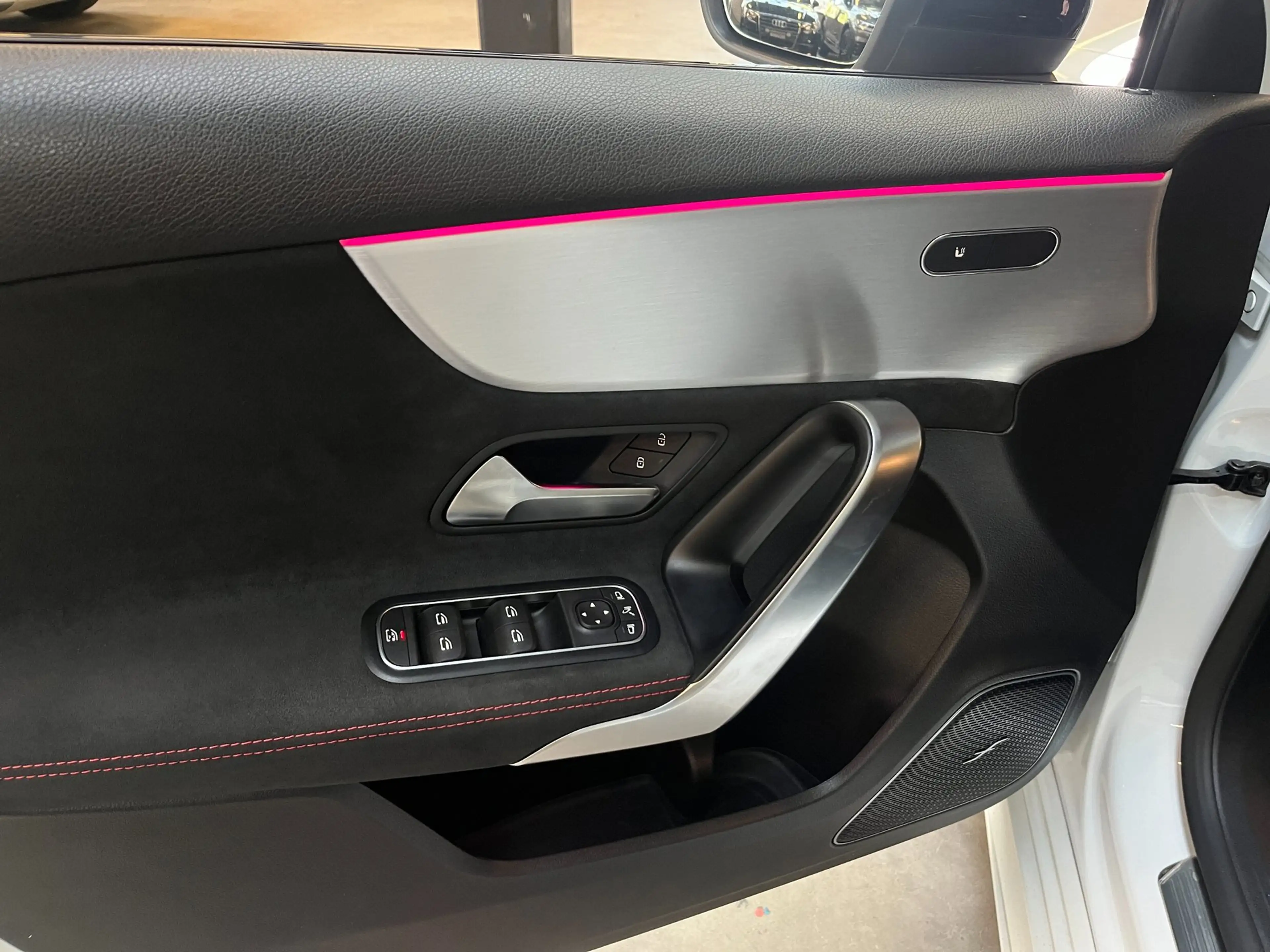 Mercedes-Benz A 200 Business Solution AMG Pano/Carplay/Camera/Sfeerver — photo 9