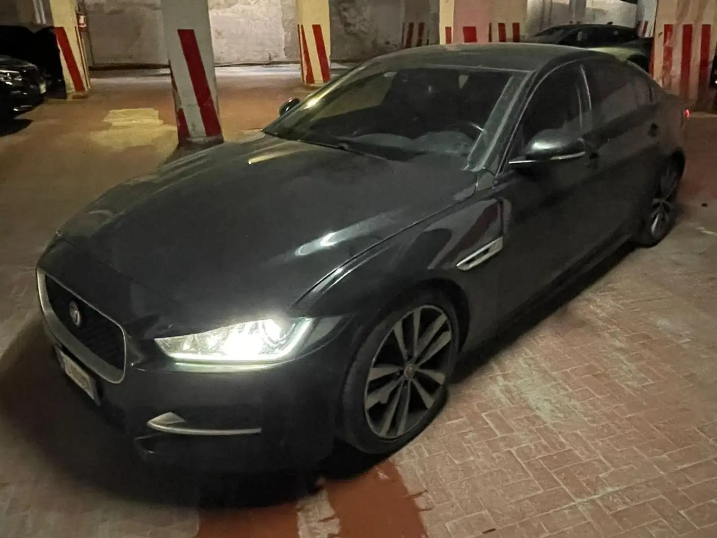 Jaguar XE XE 2.0d R-Sport 180cv auto Nero - 1