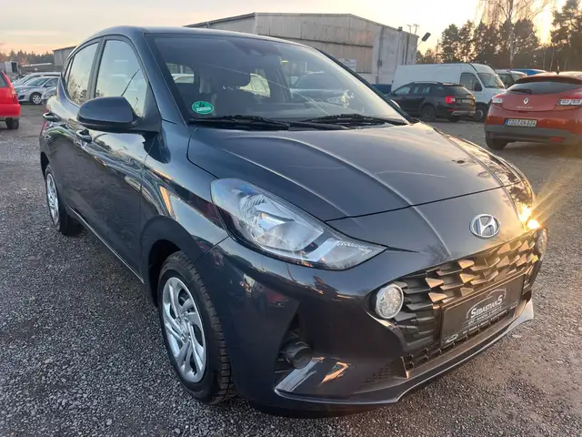 Hyundai i10 view 3