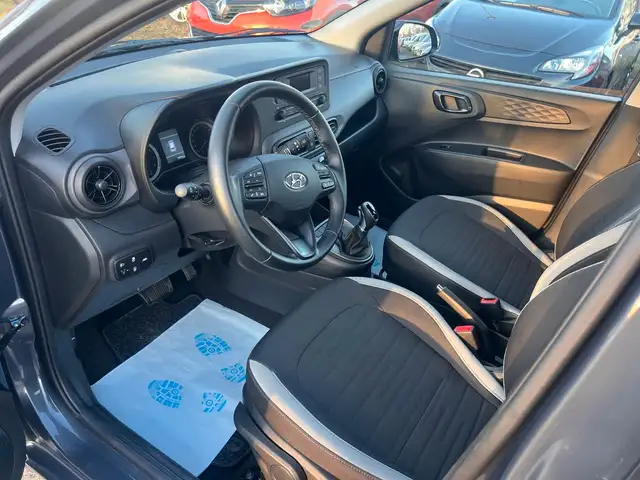 Hyundai i10 view 8