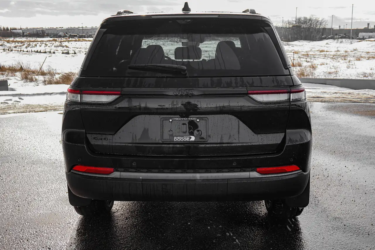 Jeep Grand Cherokee снимка Jeep Grand Cherokee
