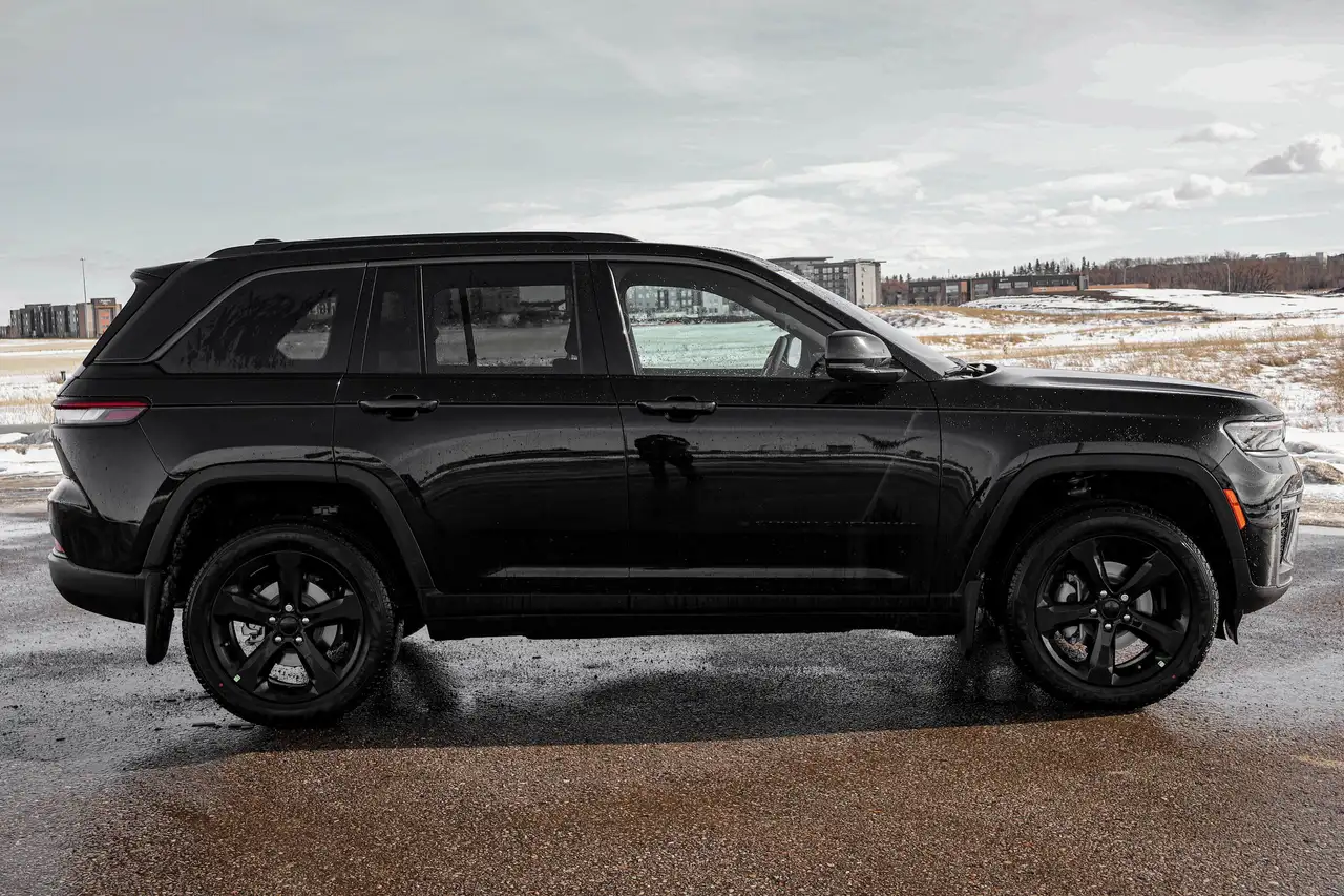 Jeep Grand Cherokee снимка Jeep Grand Cherokee