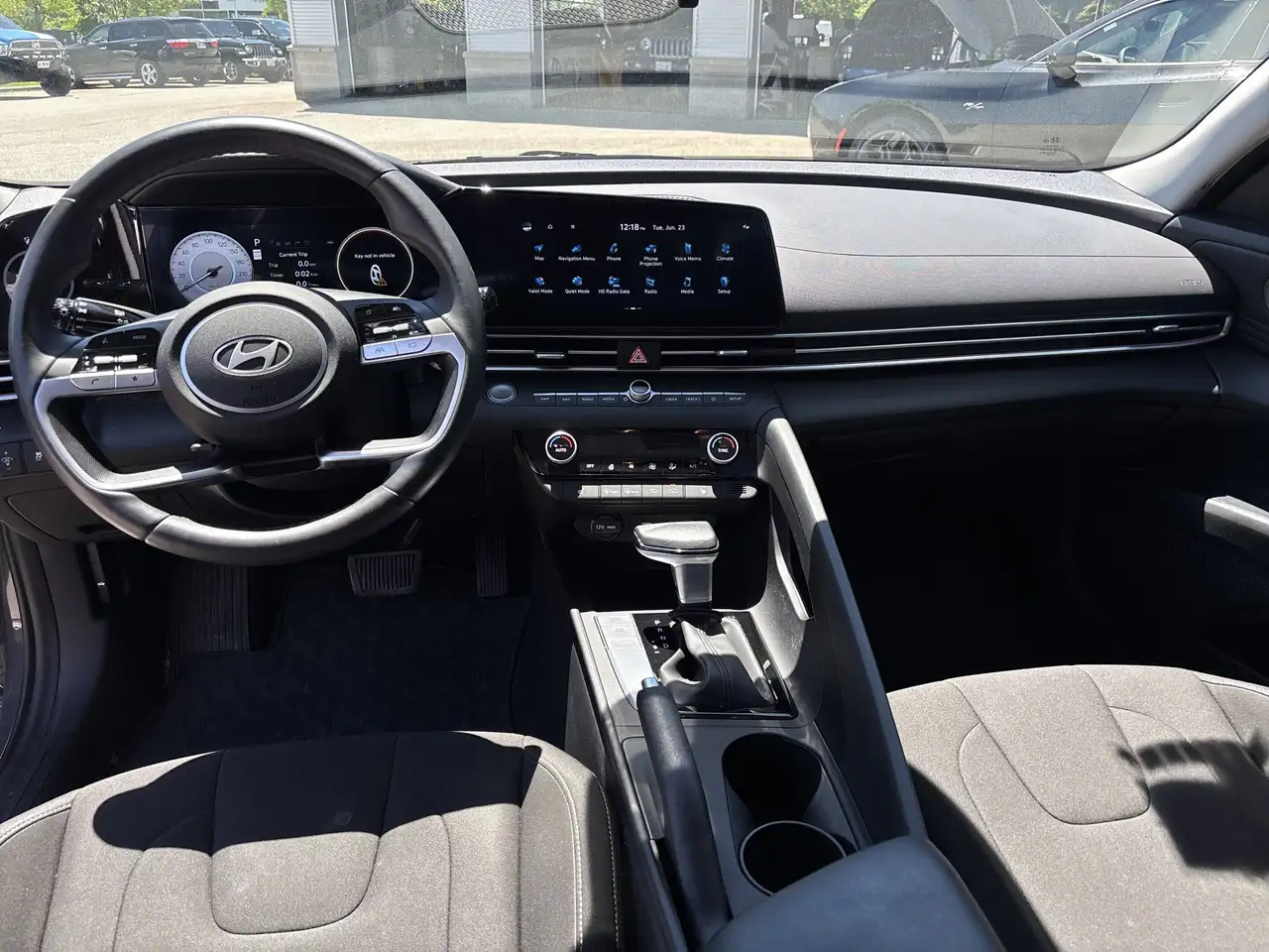 Hyundai ELANTRA photo Hyundai ELANTRA