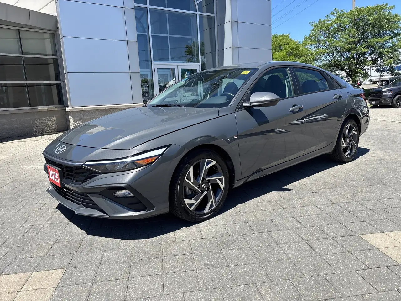 Hyundai ELANTRA photo Hyundai ELANTRA