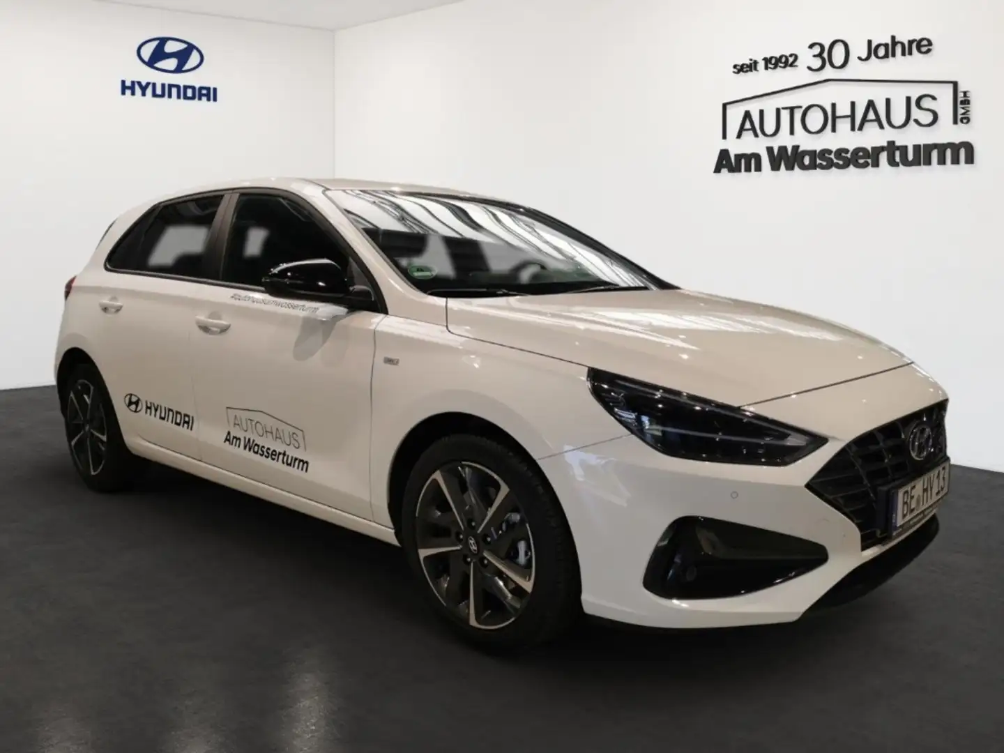 Hyundai i30 Mild-Hybrid EU6d FL 1.5 T-GDI 5-Türer M/T 48V (MJ2 Weiß - 2